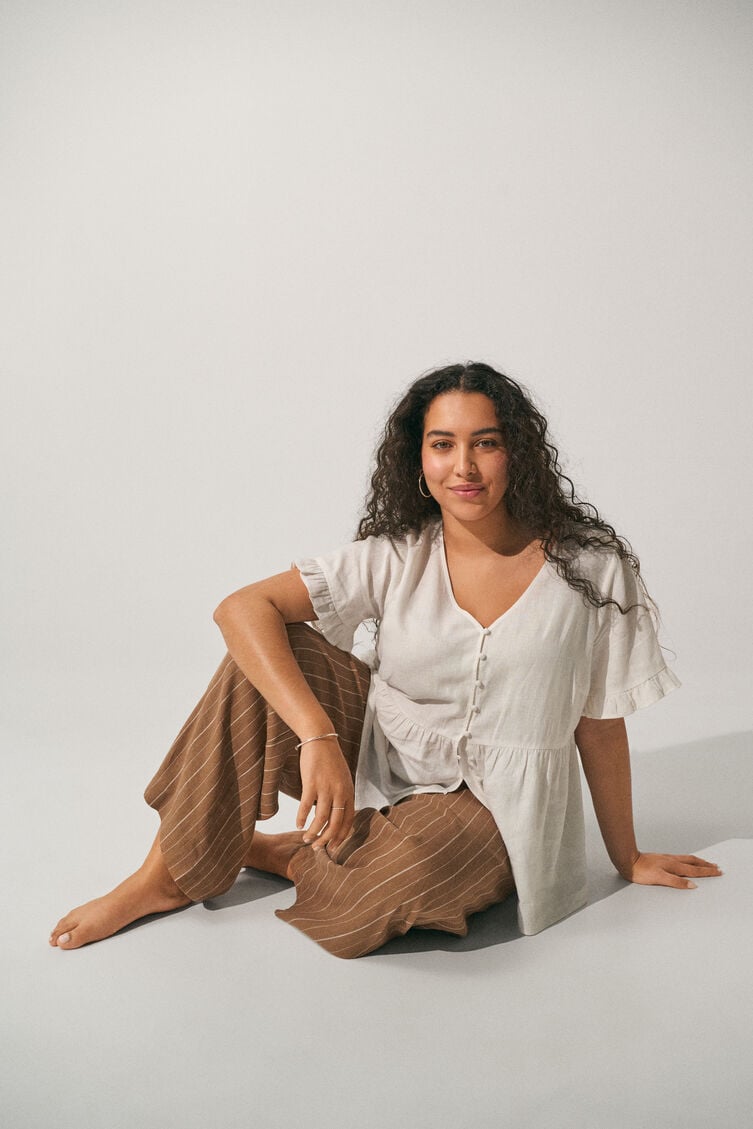 Outfit van linnen en viscose, , Model