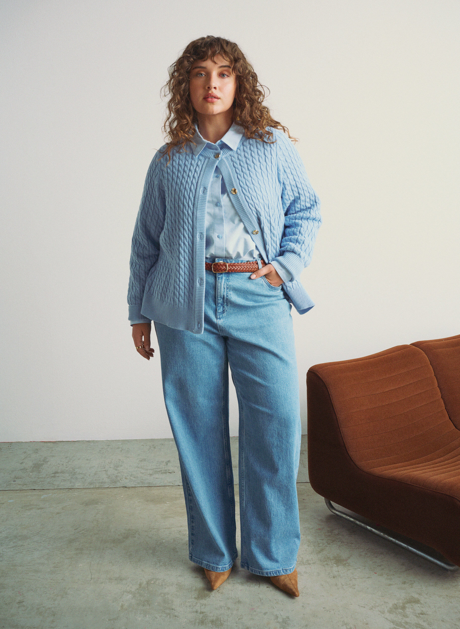 Zizzi Kabelgebreid vest met gouden knopen, Blauw, Image image number 0