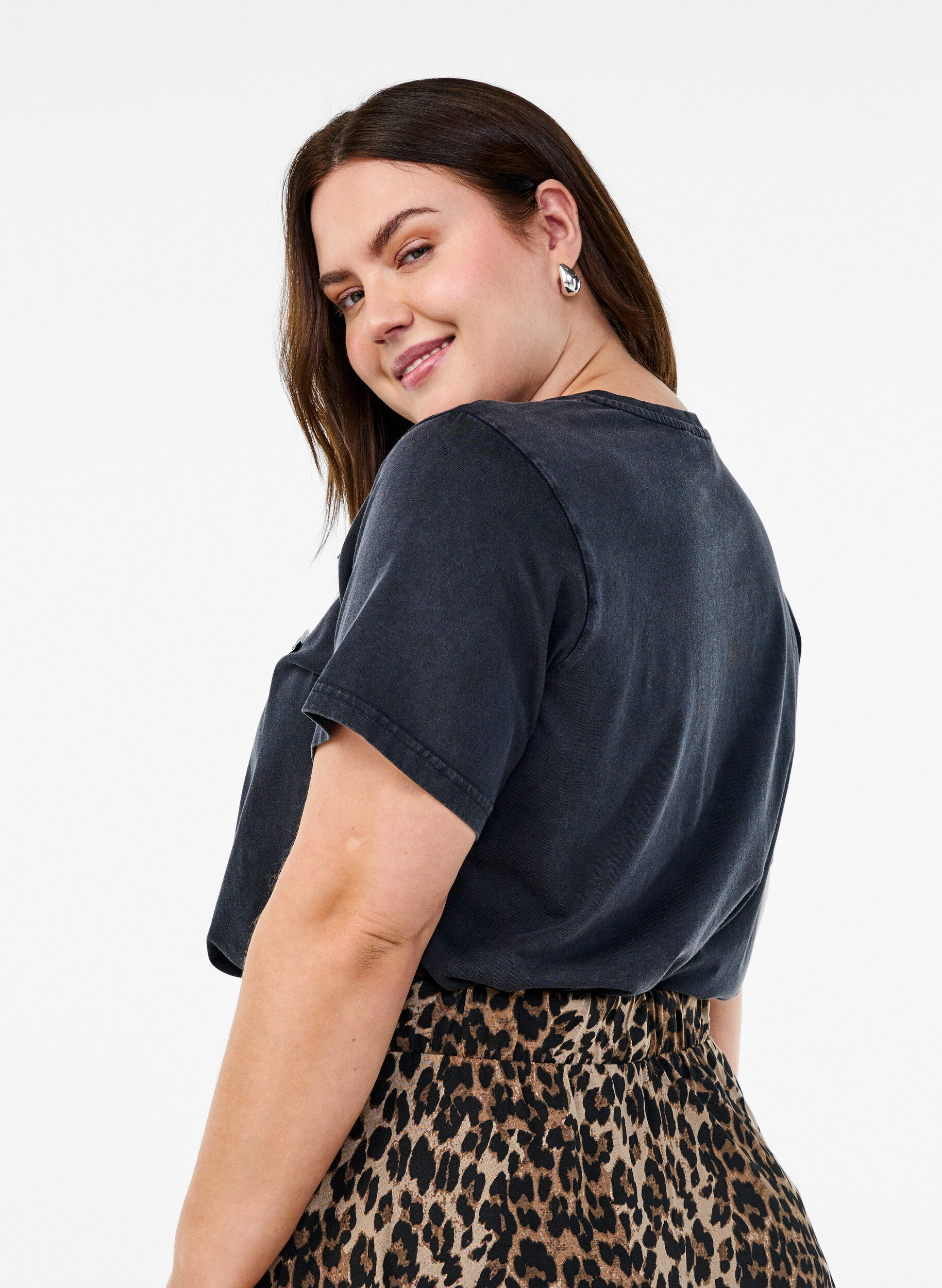 Zizzi Gewassen T-shirt met bloemvormige pailletten, Grijs, Model image number 2