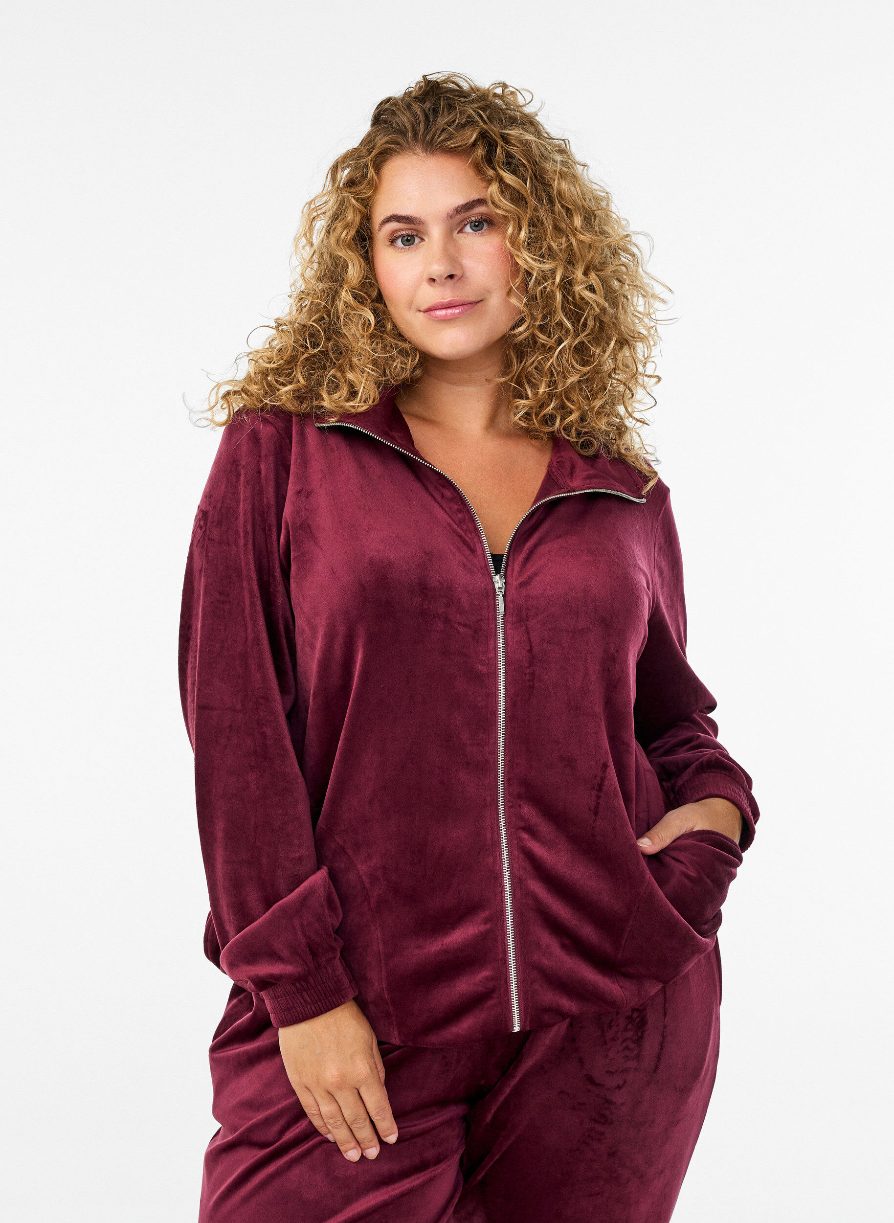 Velour cardigan met ritssluiting en hoge kraag, Donker Bordeaux, Model