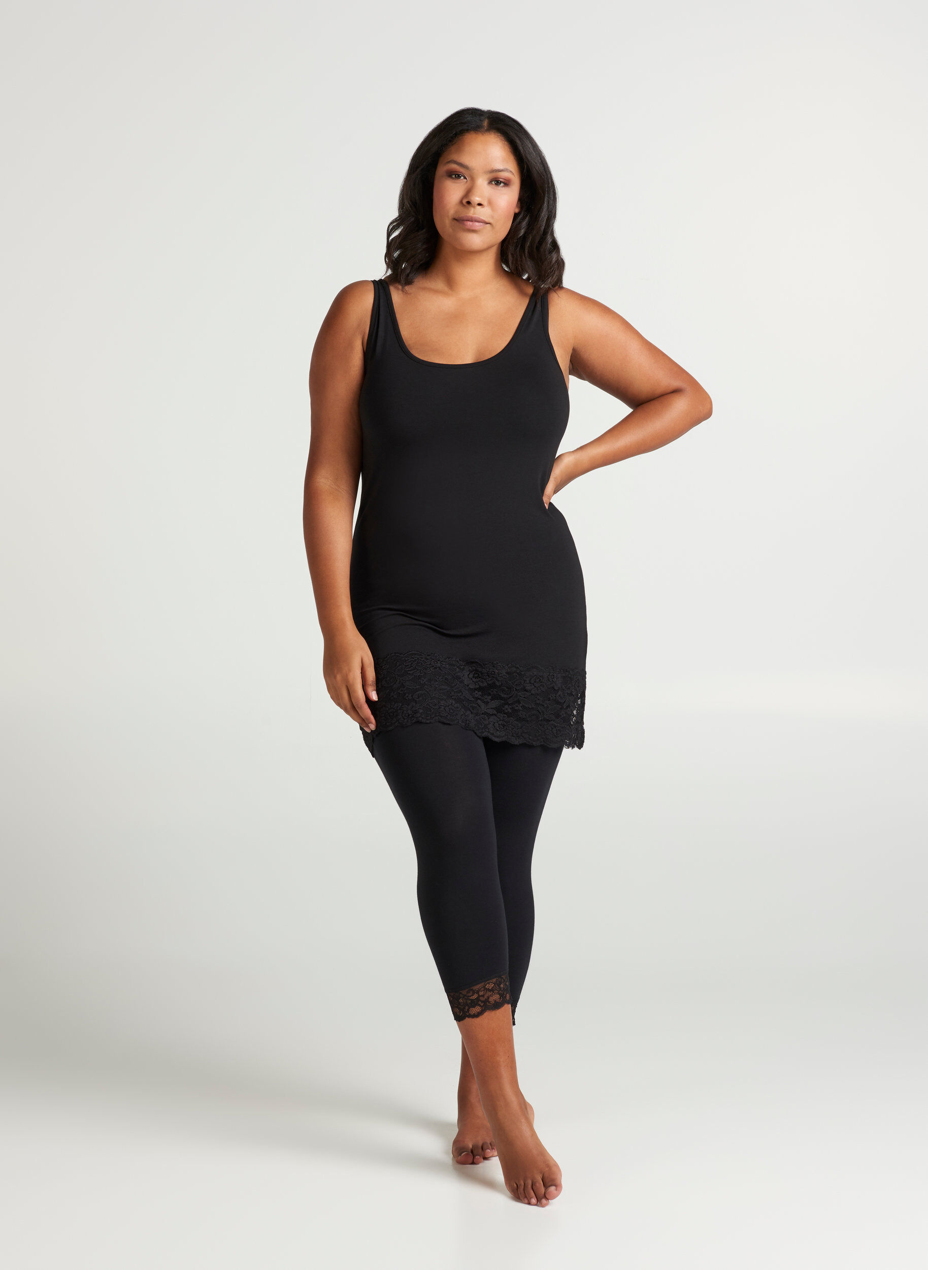 Zizzi Driekwart legging met kanten rand, Black, Model image number 0