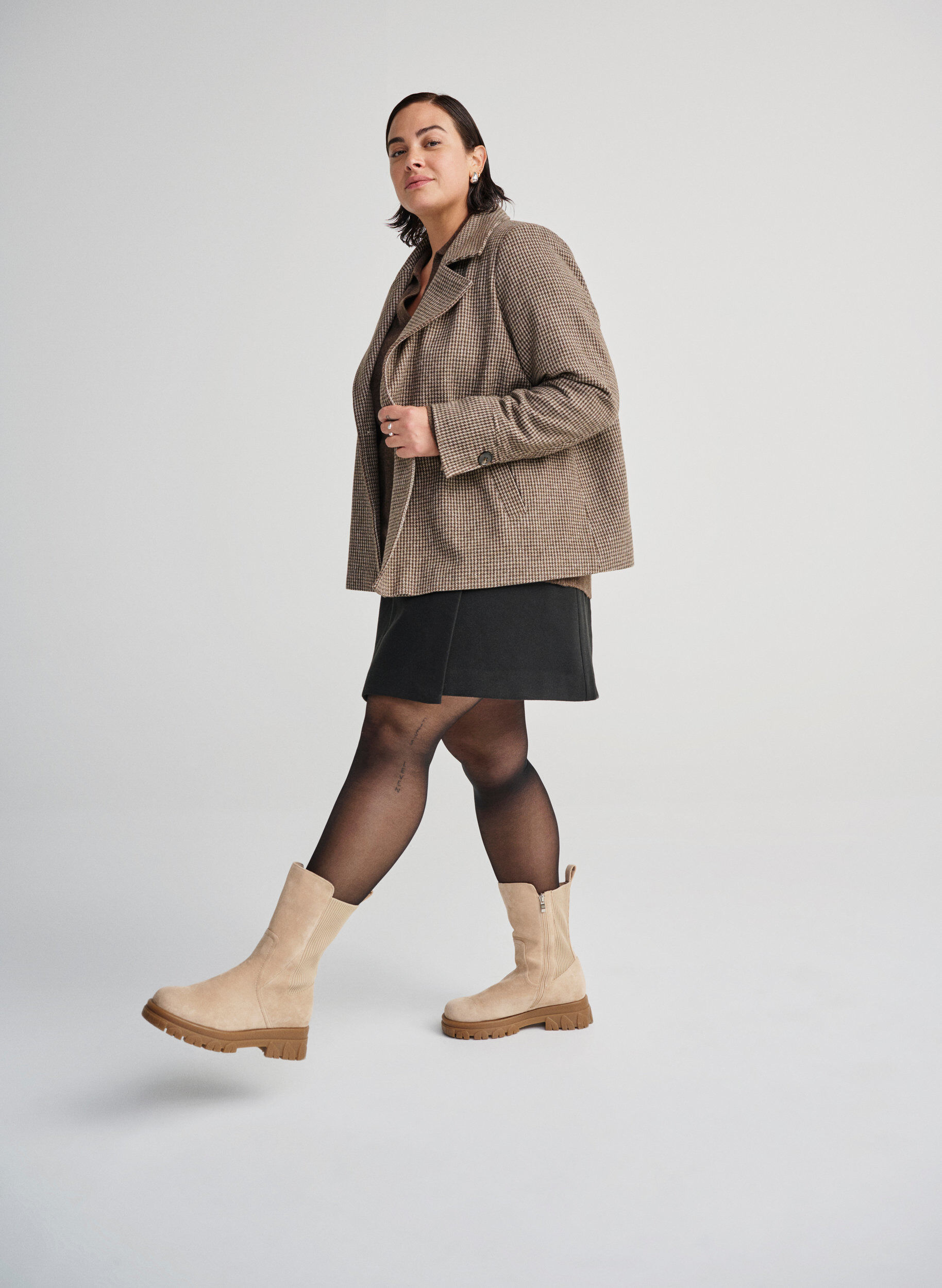 Zizzi Wide fit &ndash; Chunky laars in imitatiesu&egrave;de, Beige, Image image number 0
