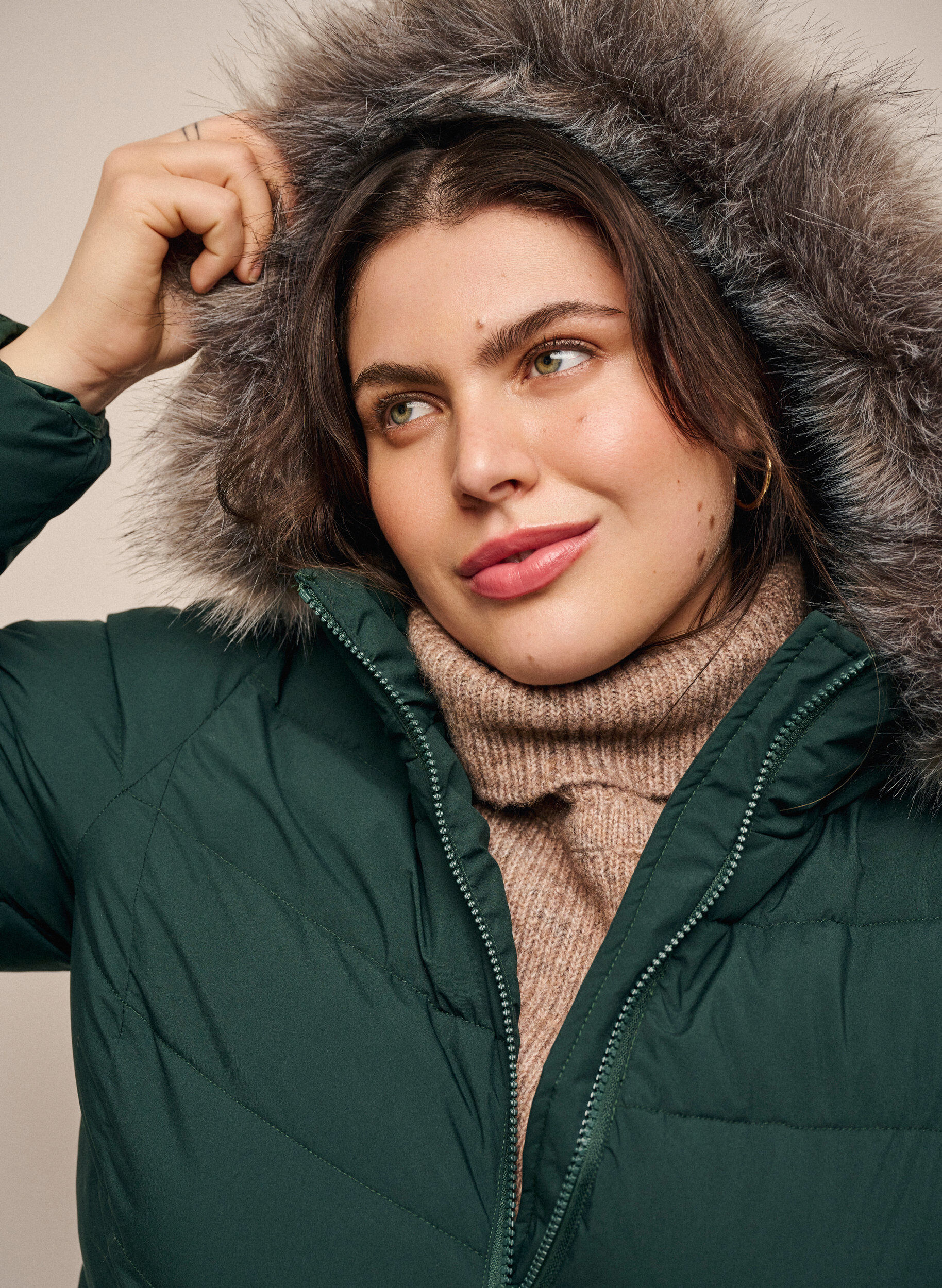 Zizzi Kort pufferjack met capuchon, Groen, Image image number 0