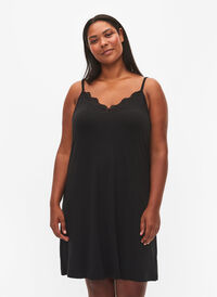 Pyjama jurk met kanten rand in viscose, Black, Model