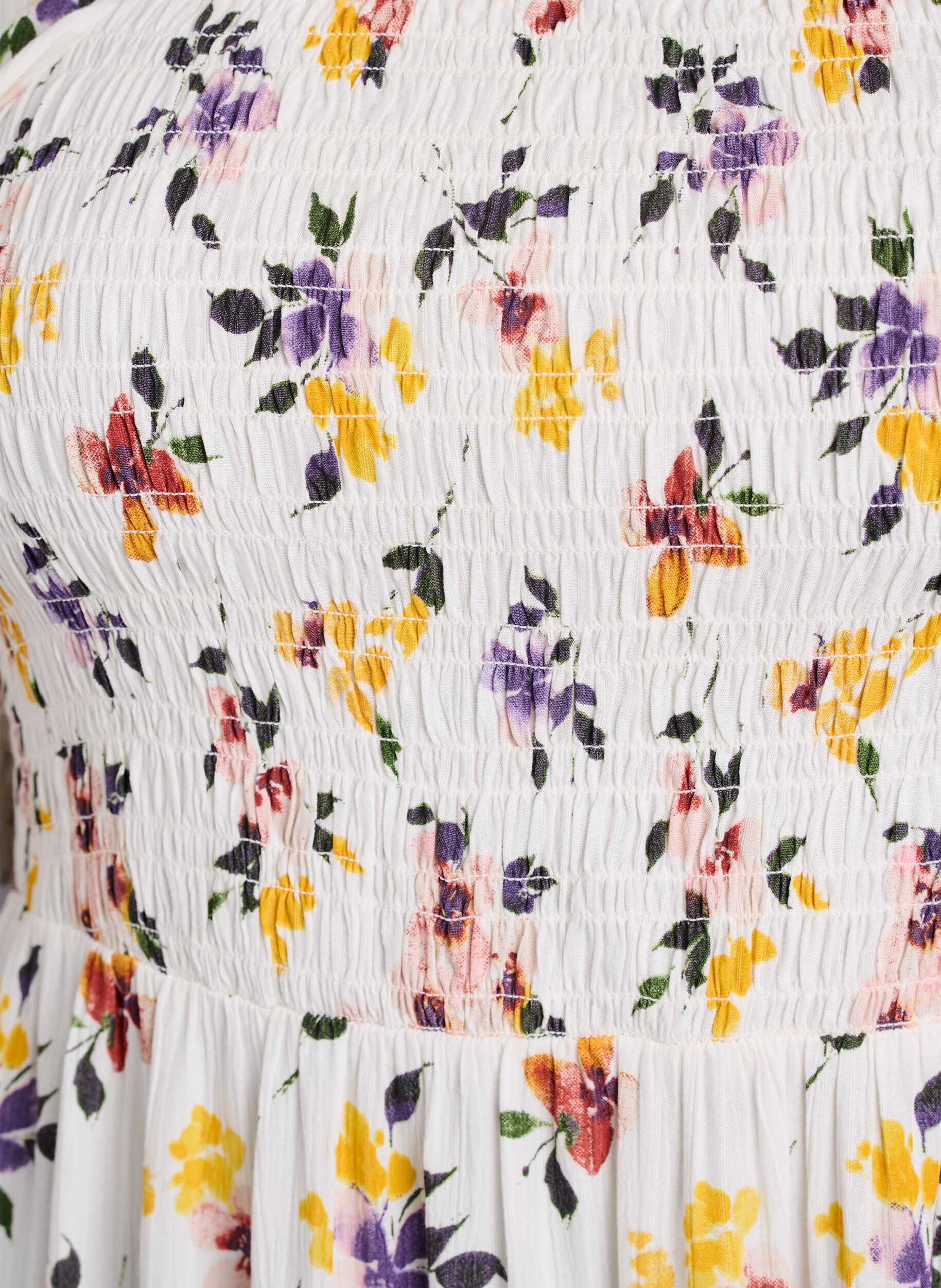 ZizziGebloemde viscose midi-jurk met smock, Wit, Packshot image number 2