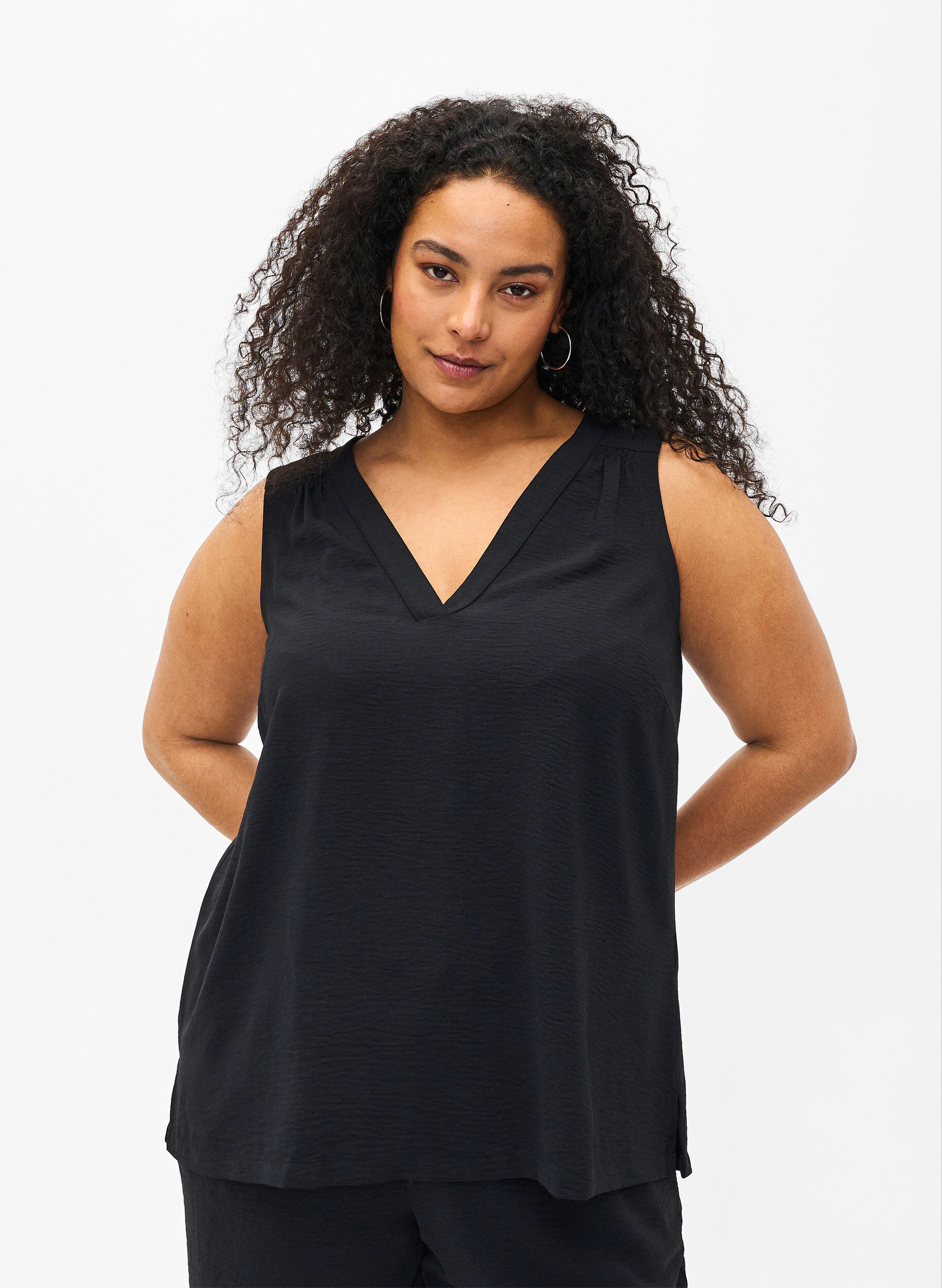 Mouwloze top met kreukeffecten, Zwart, Model
