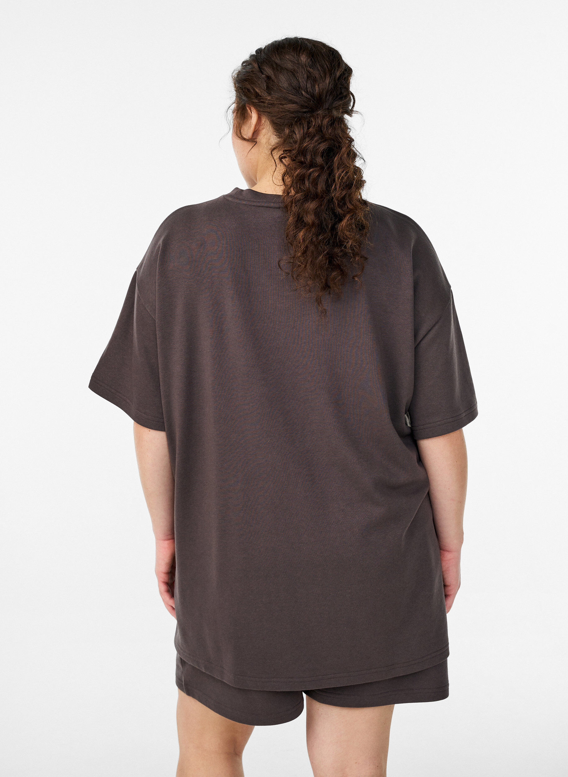 Zizzi Oversized sweat T-shirt met korte mouwen, Bruin, Model image number 2
