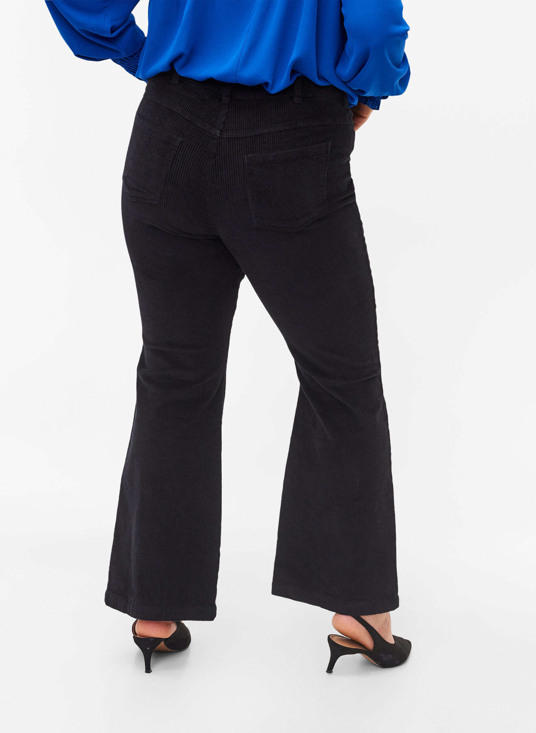 Zizzi Fluwelen broek met bootcuts, Black, Model image number 1