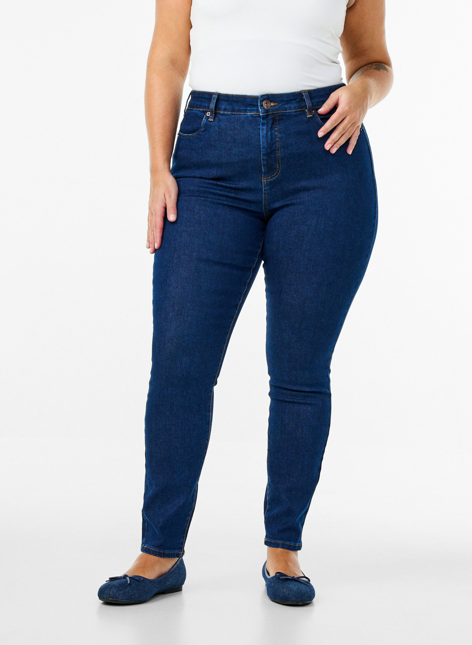 Zizzi Amy jeans met een hoge taille en super slanke pasvorm, Blauw, Model image number 2