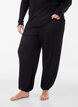 Losse pyjamabroek in viscose met een elastische taille, Zwart, Model image number 2