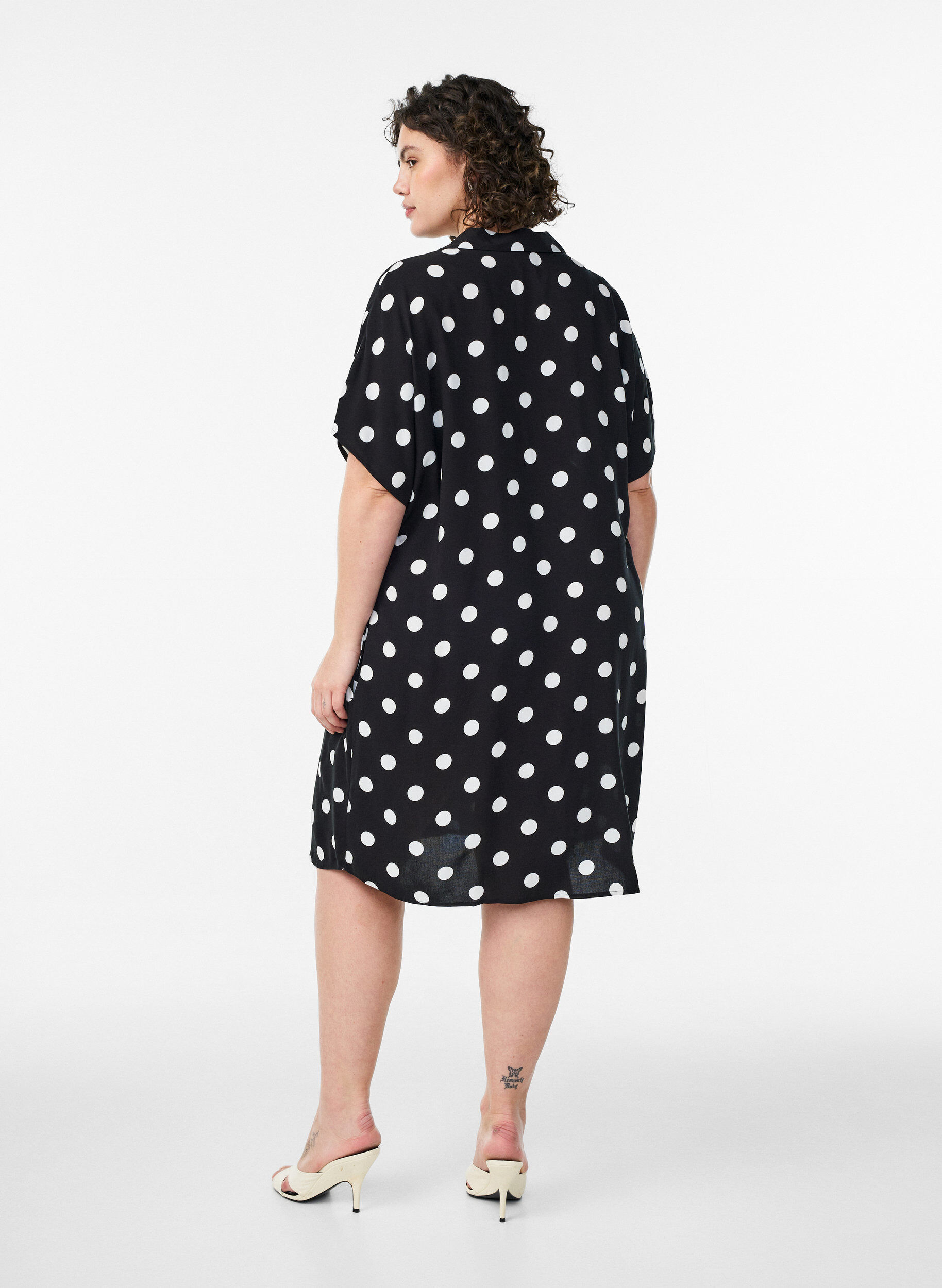 Zizzi Losvallend lang shirt van viscose, Vanille, Model image number 2