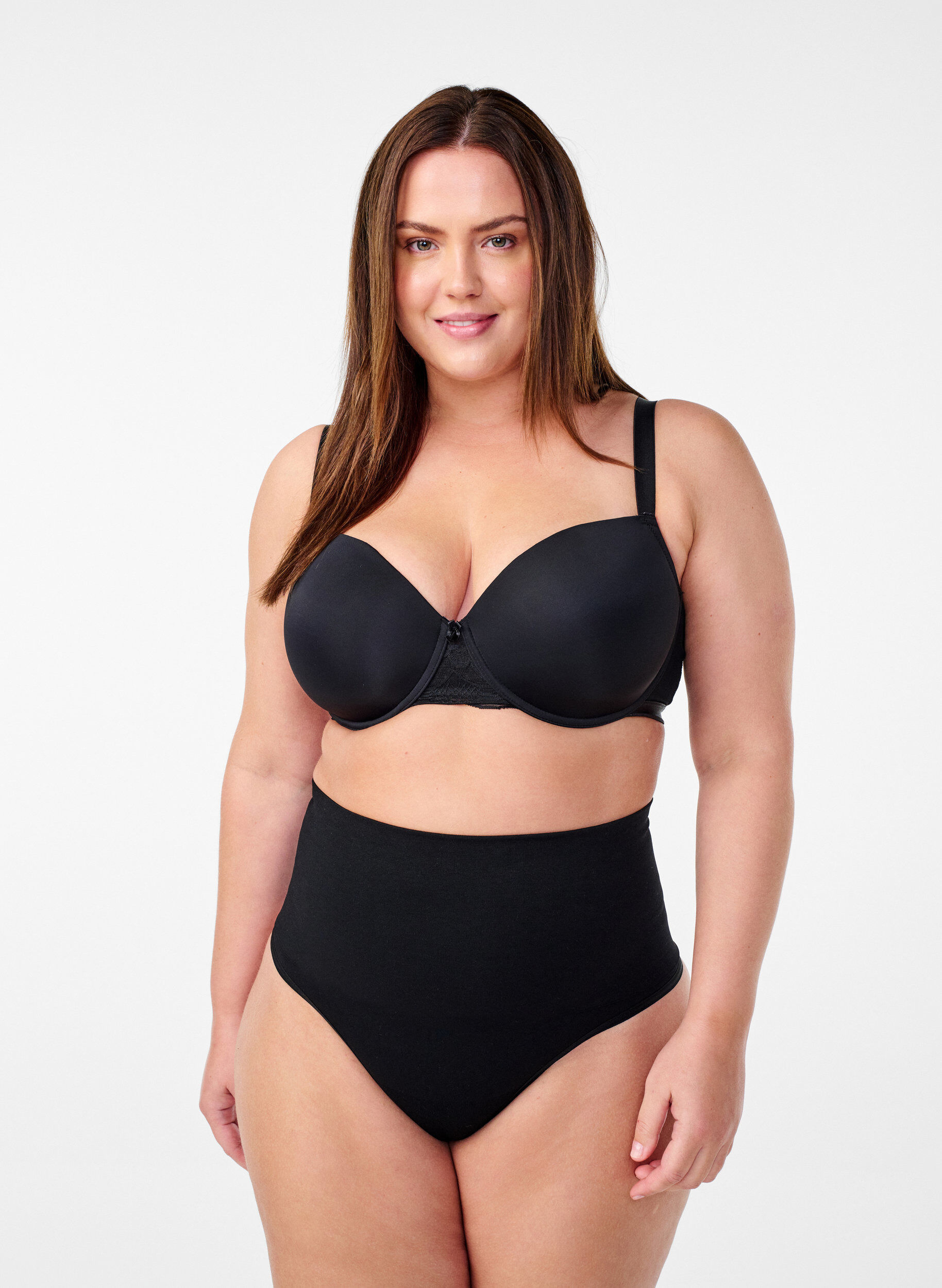 Zizzi Naadloze tanga met een normale taille, Black, Model image number 0