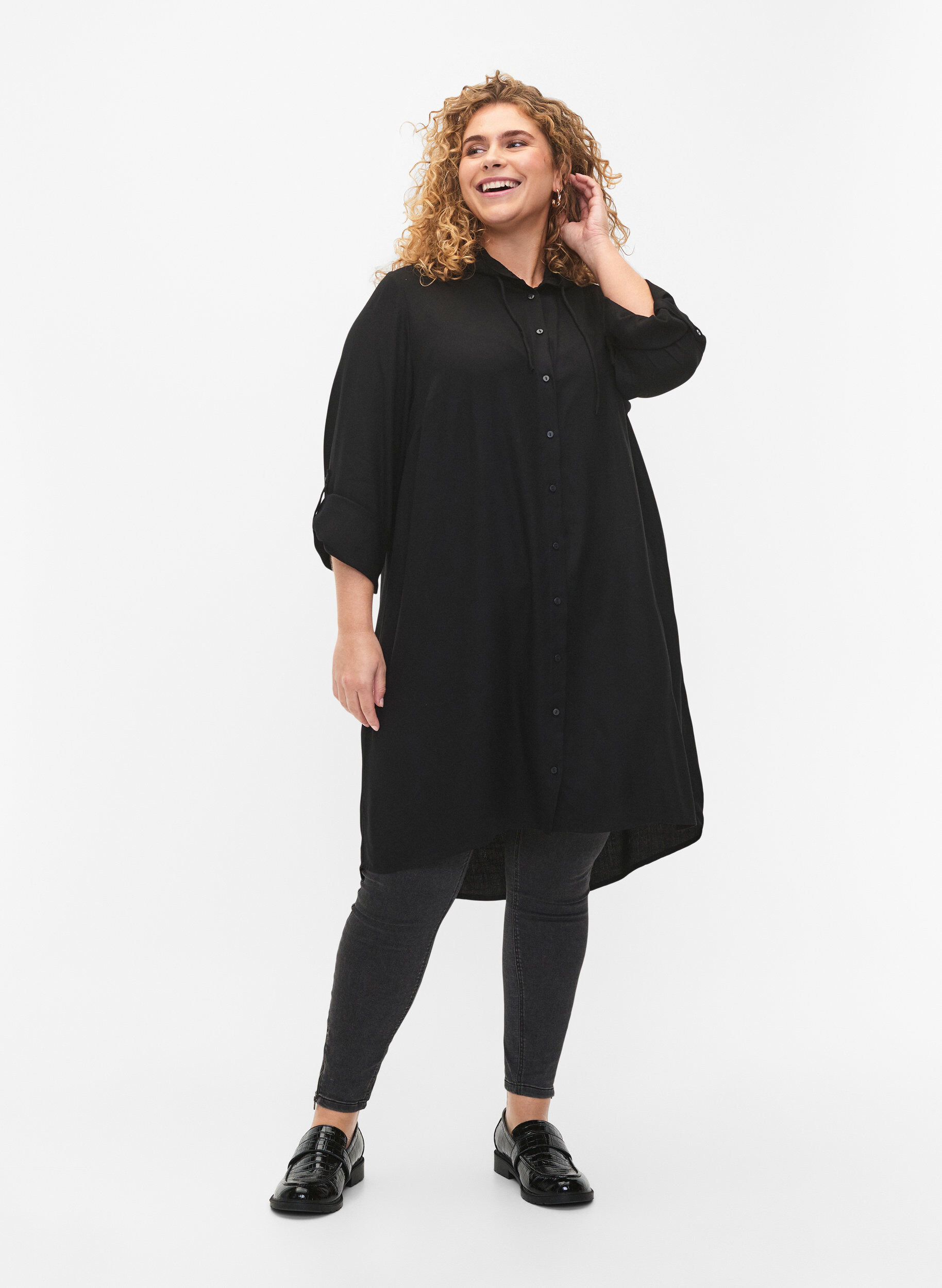 Zizzi Overhemdjurk van viscose met capuchon en 3/4 mouwen, Black, Model image number 2
