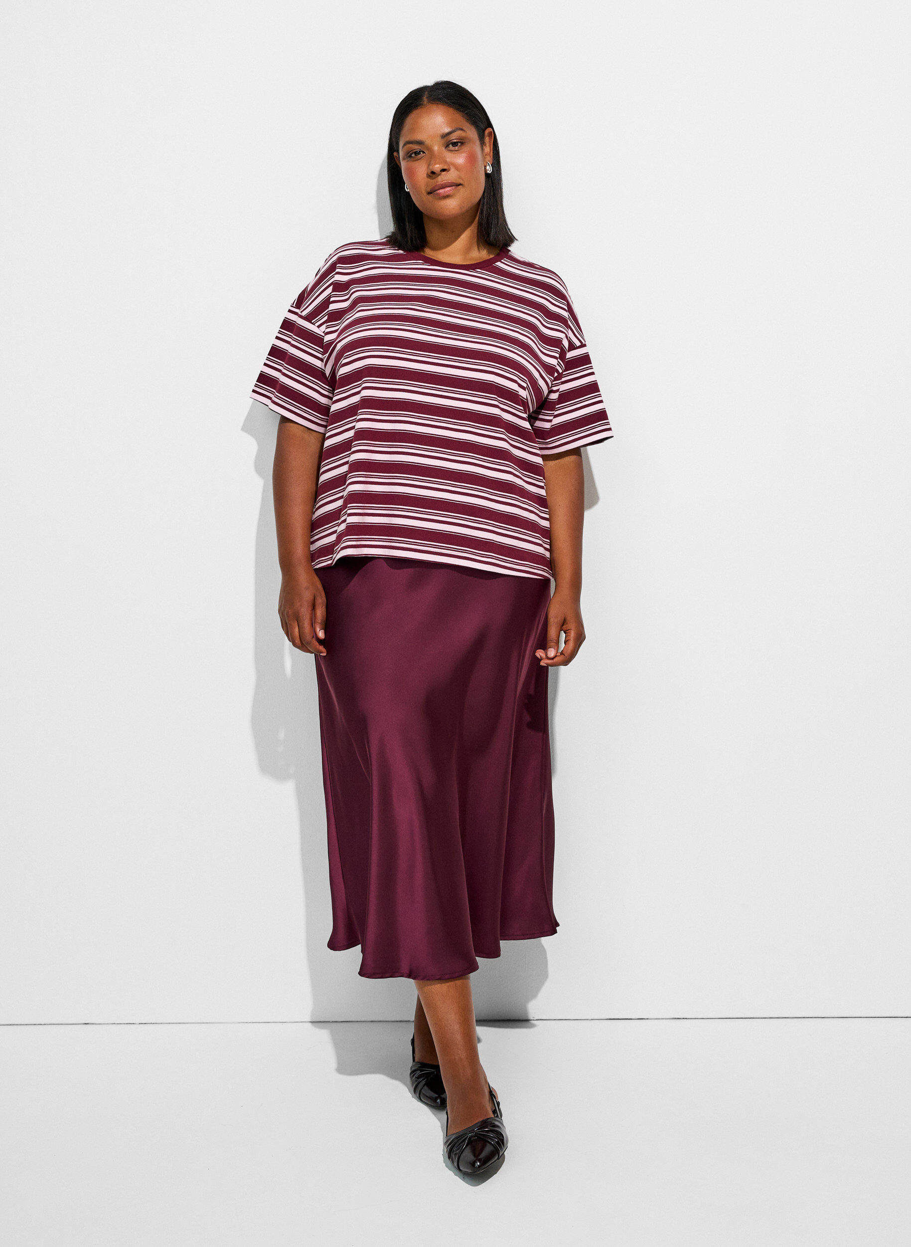 ZizziSatijnen midi rok, Rood, Model image number 0
