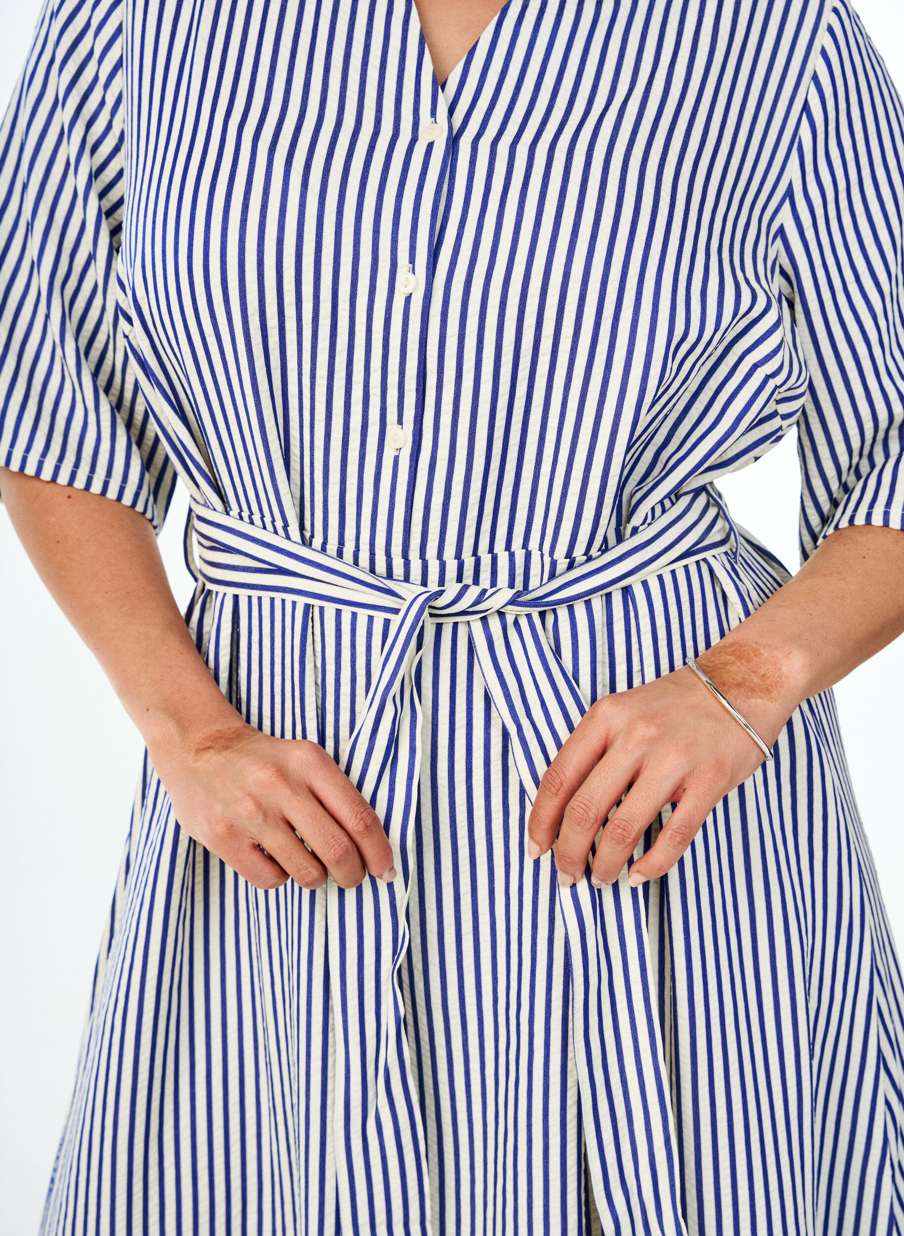 ZizziEnkellange overhemdjurk met strikceintuur en strepen, Blauw, Model image number 3