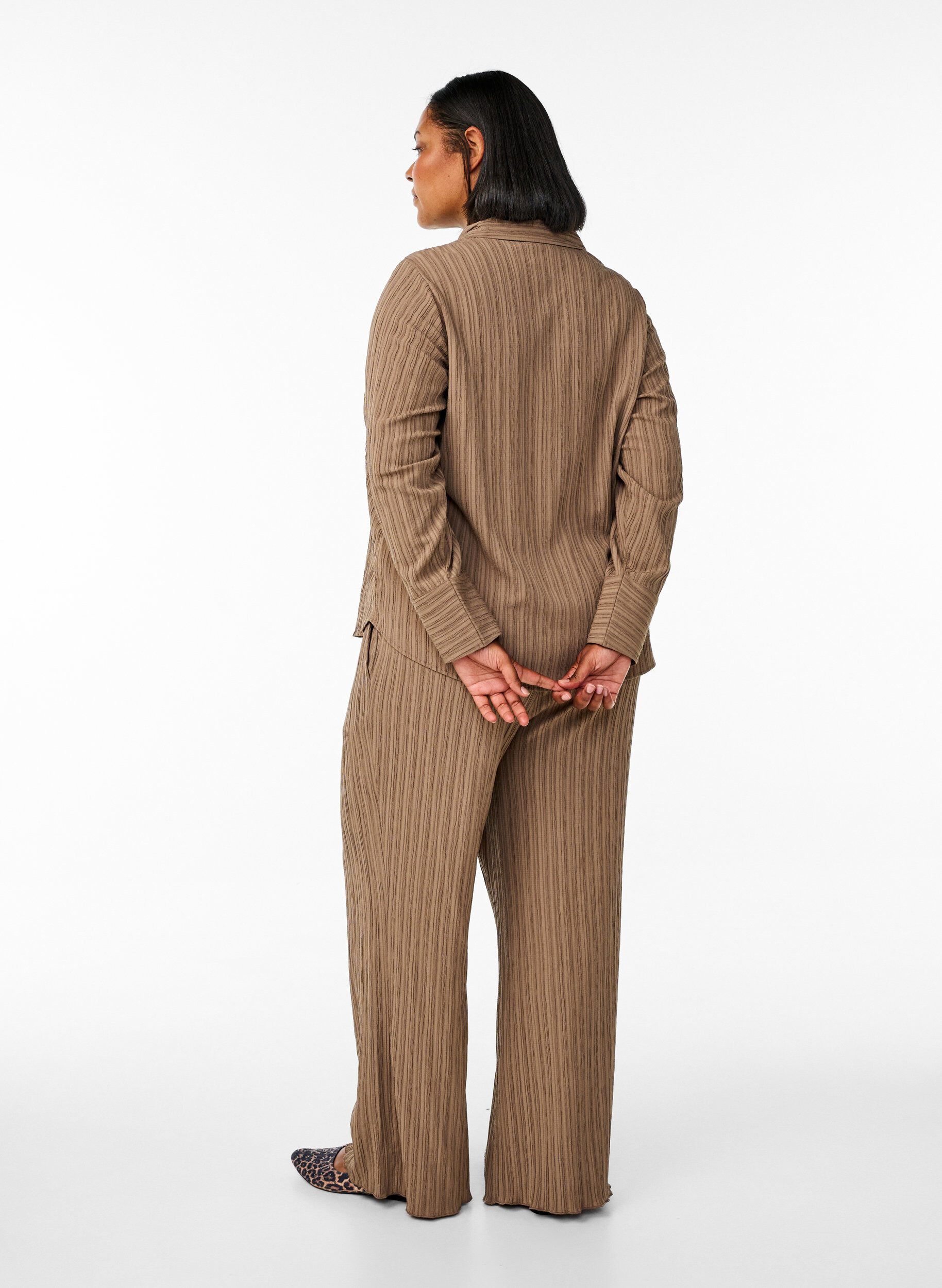 Zizzi FLASH - High waist broek met wide fit pijpen, Bruin, Model image number 1