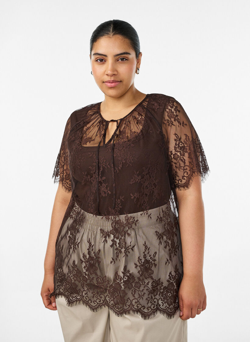 Korte mouwen kanten blouse met striksluiting, Bruin, Model image number 0