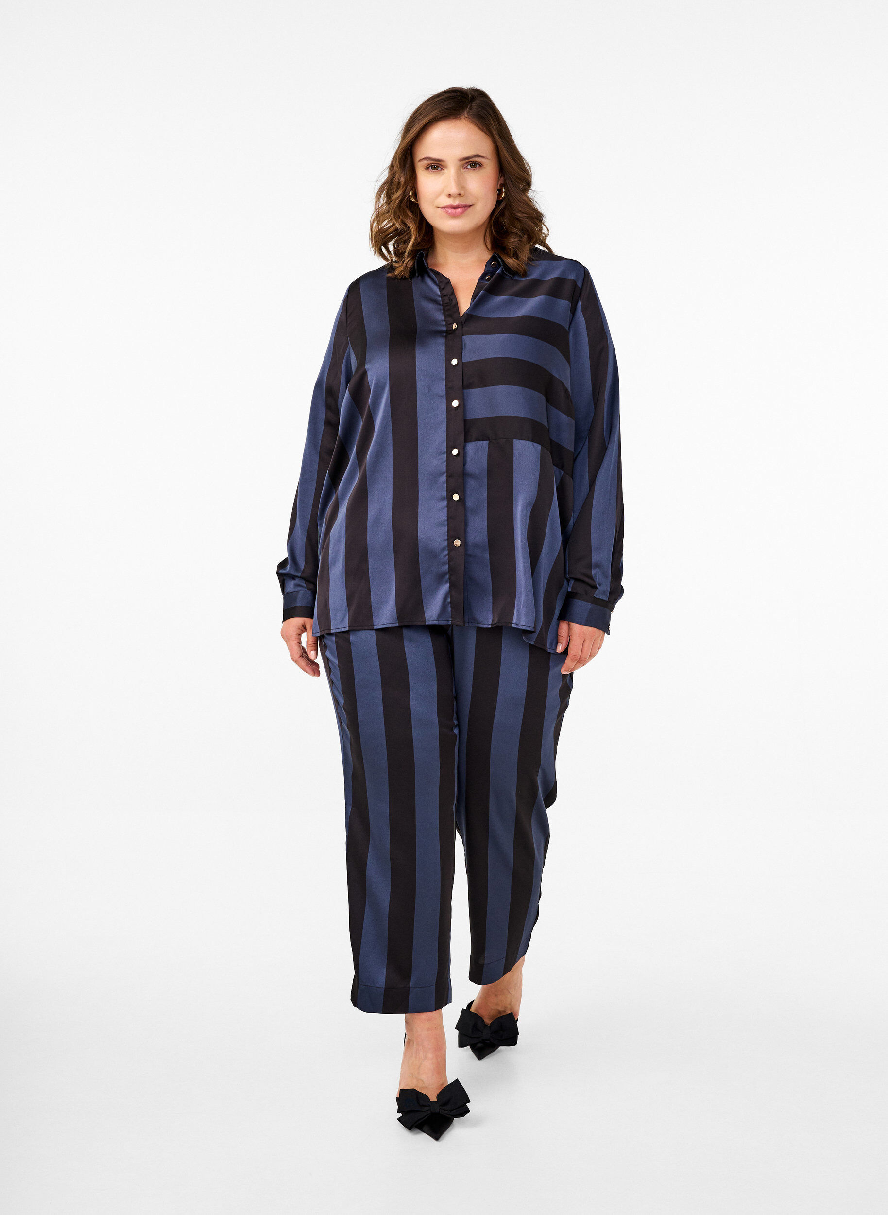 Zizzi Satijnen overhemd met strepen, Spellbound w. Black, Model image number 2