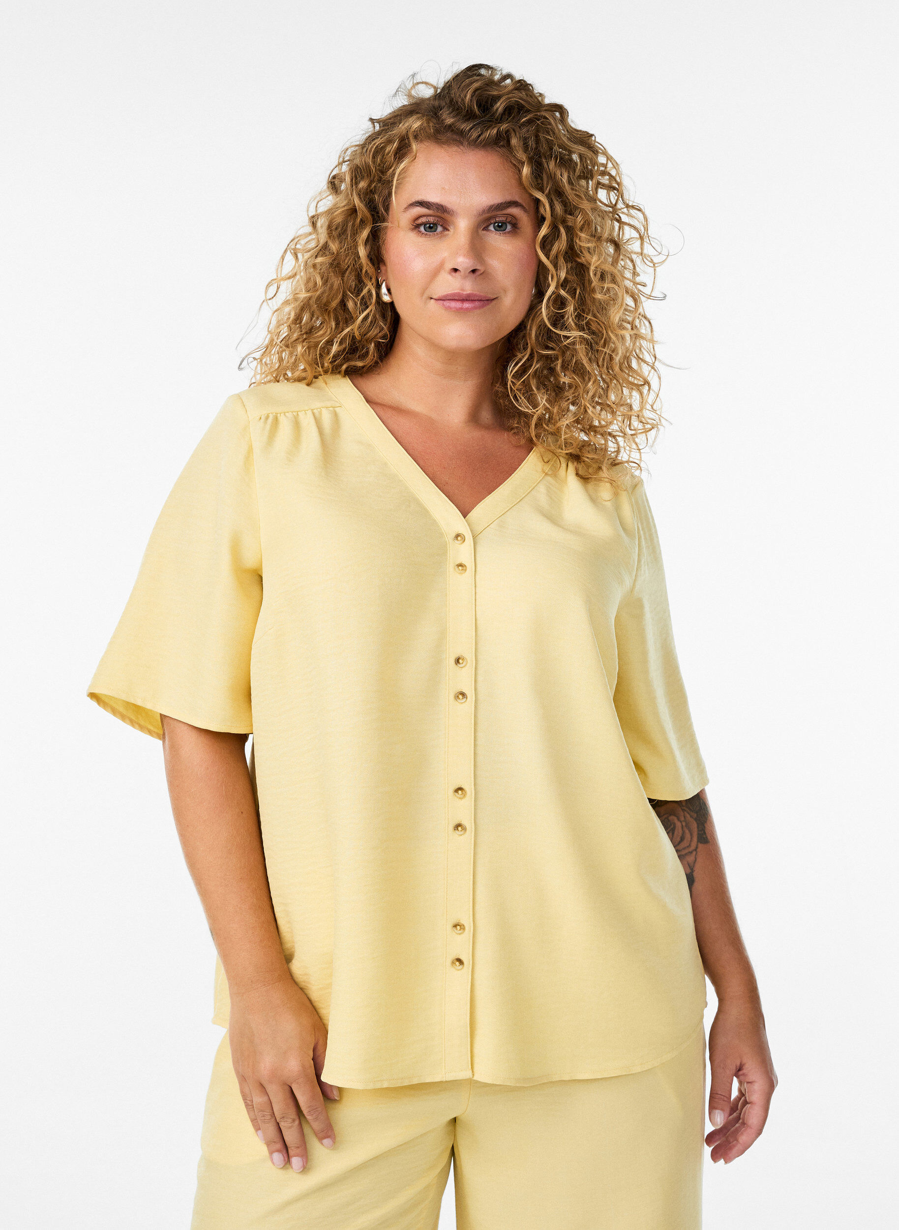 ZizziOverhemd blouse met V-hals en korte mouwen, Geel, Model image number 0