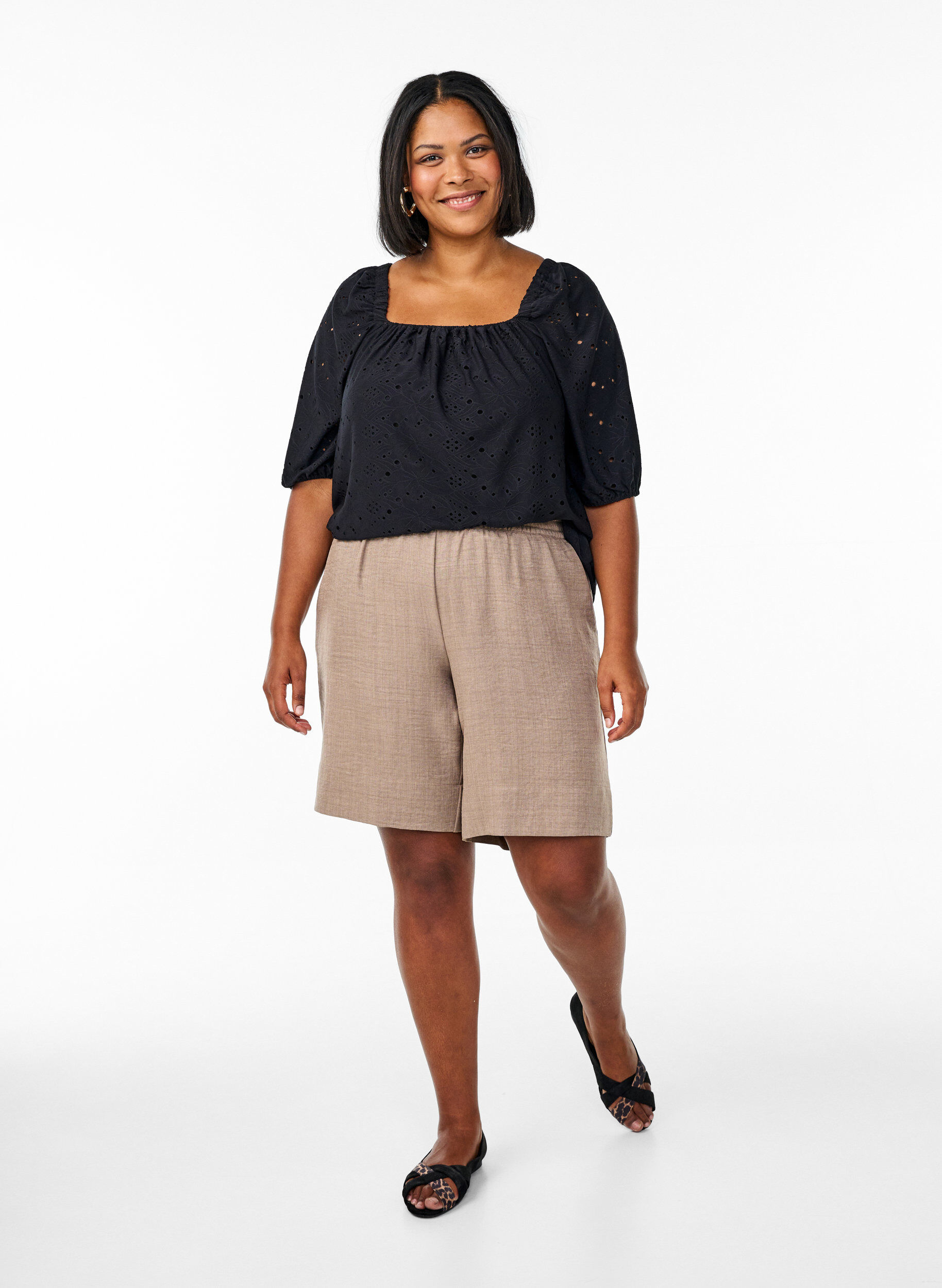 ZizziBlouse met korte pofmouwen en een opengewerkt patroon, Zwart, Model image number 1