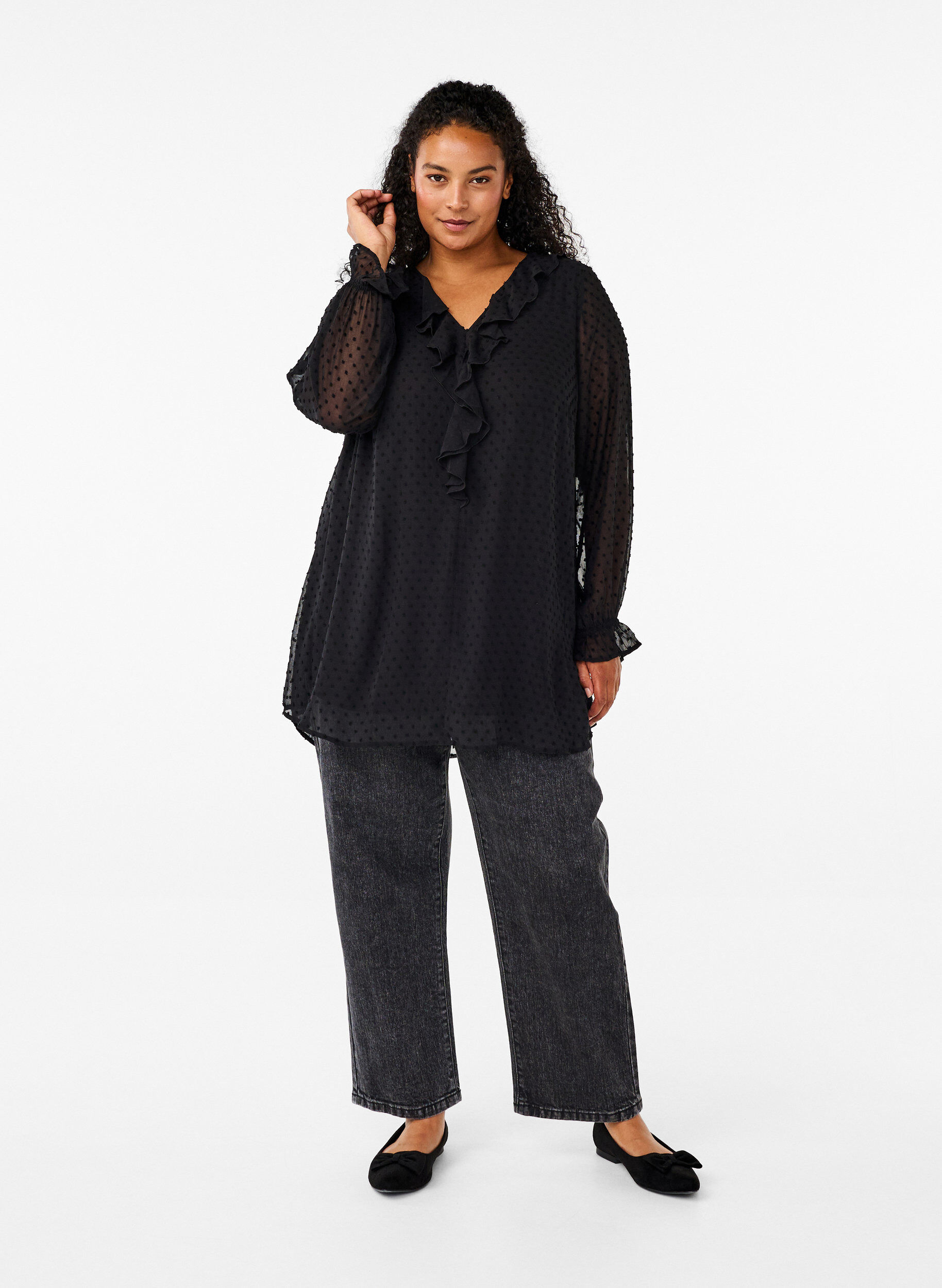Zizzi Tuniek met ruches en gestippelde textuur, Black, Model image number 2