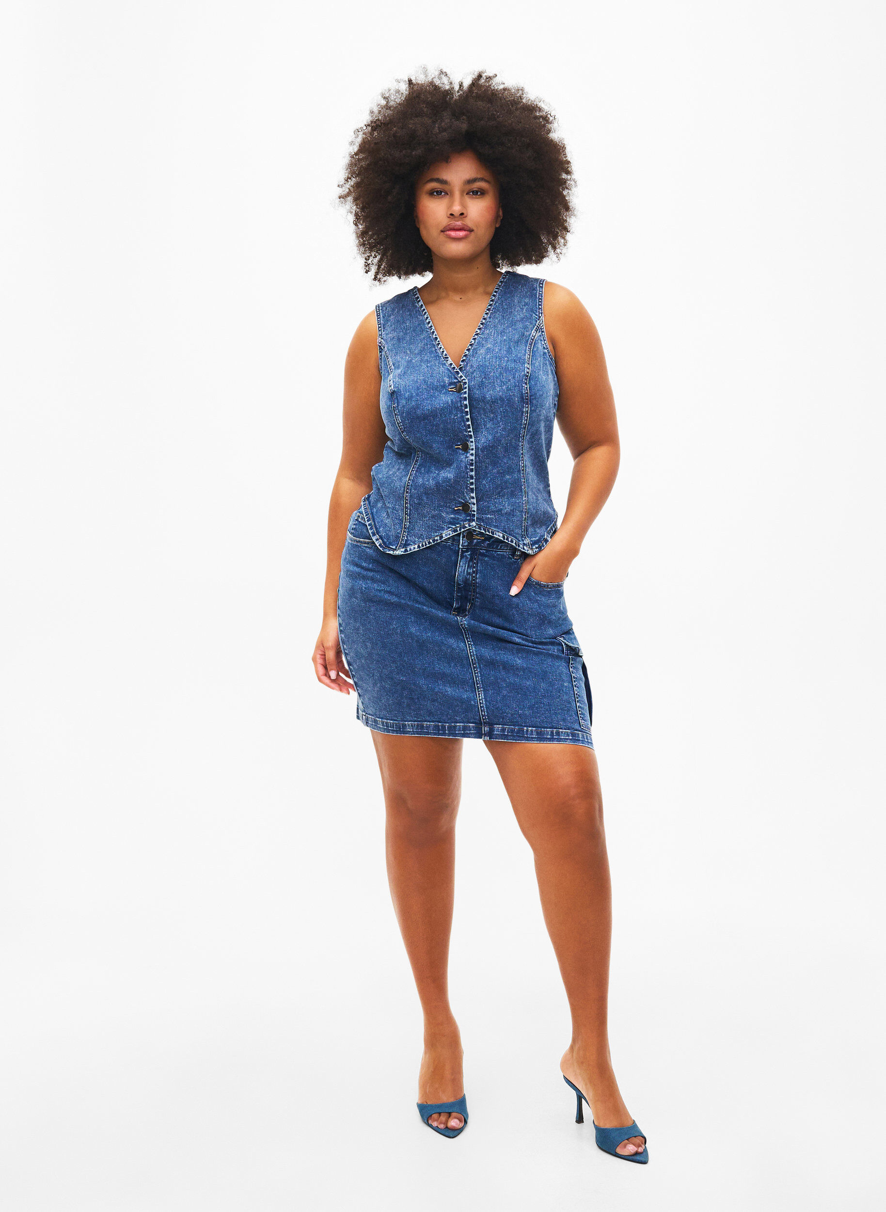Zizzi Strak denim vest met knopen, Blue Denim, Model image number 3