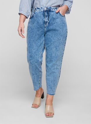 Mille mom fit jeans in katoen, Blue denim, Model image number 2