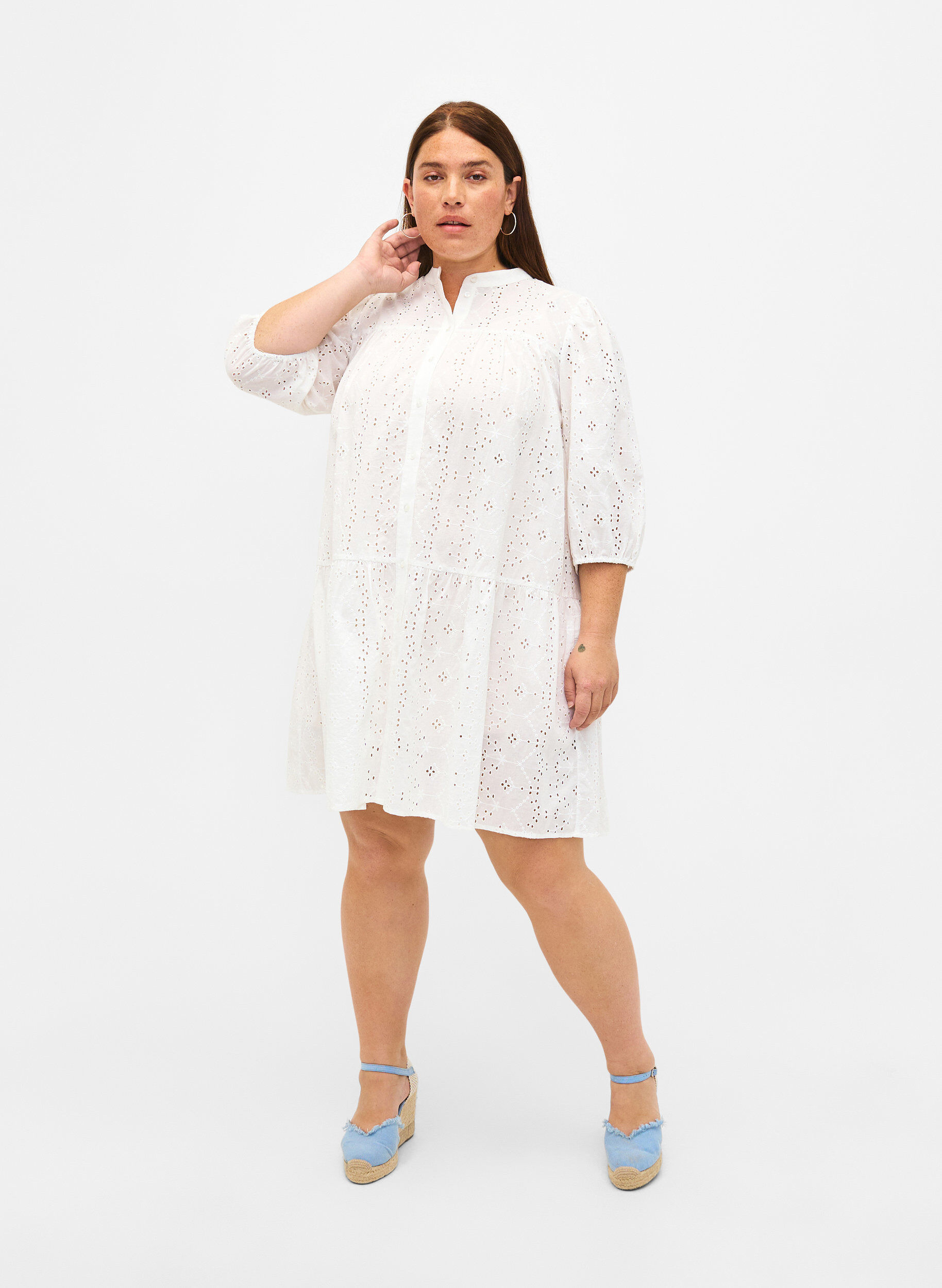 Zizzi Overhemdjurk van katoen met broderie anglaise, Bright White, Model image number 2