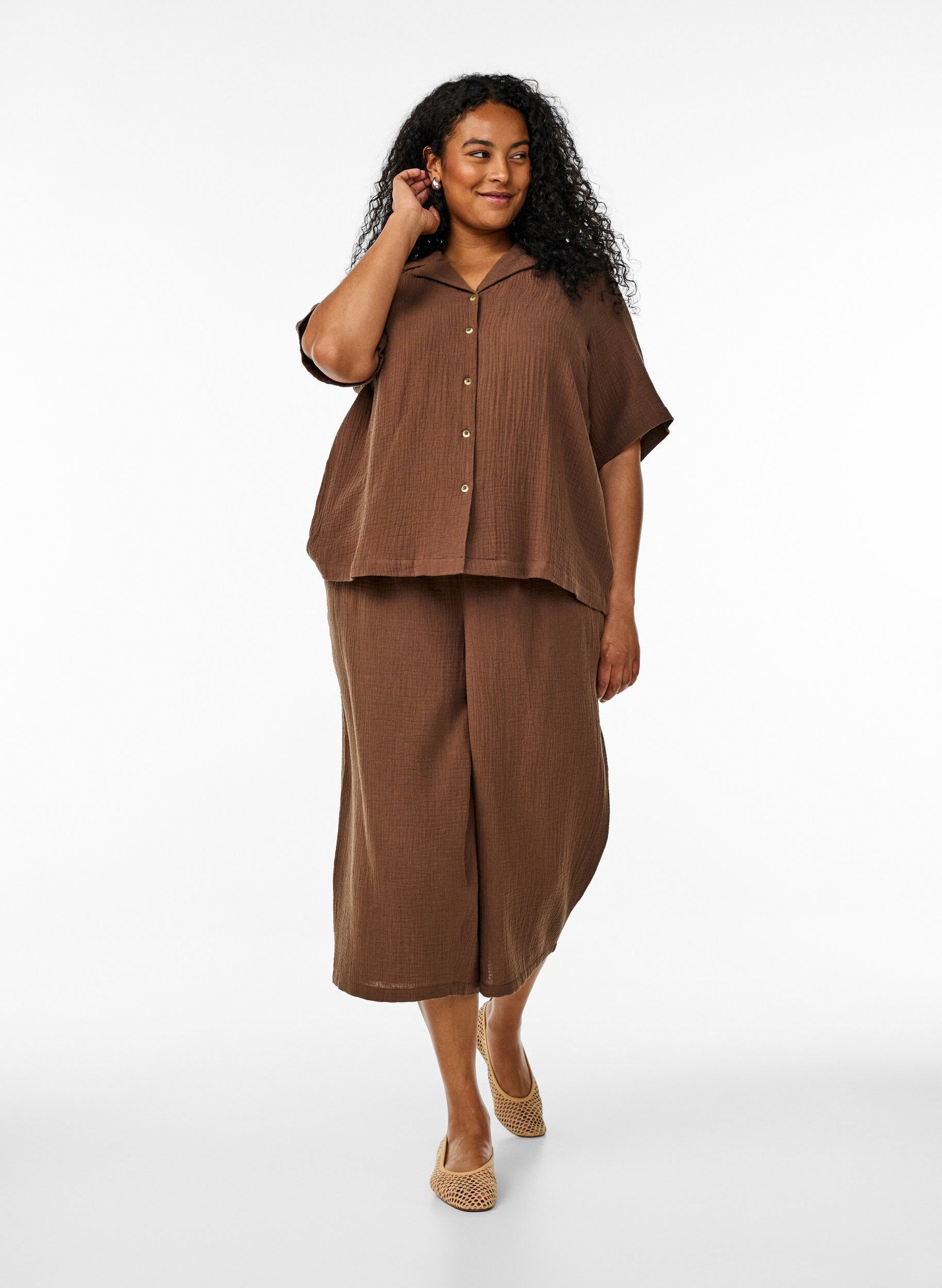 Zizzi Shirt met korte mouwen van katoen mousseline, Bruin, Model image number 1