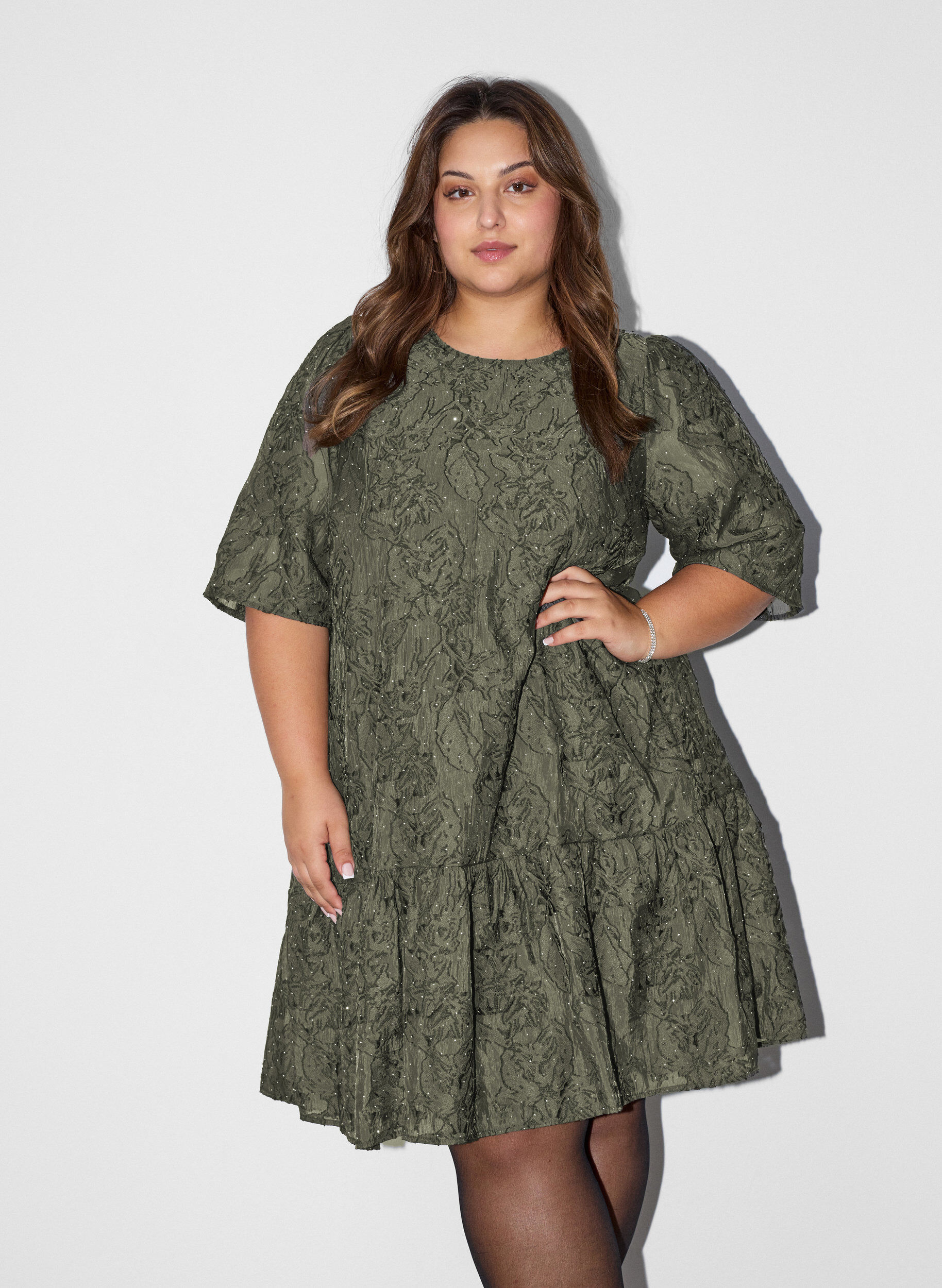 Jacquard jurk met glanzende details en pofmouwen, Groen, Model