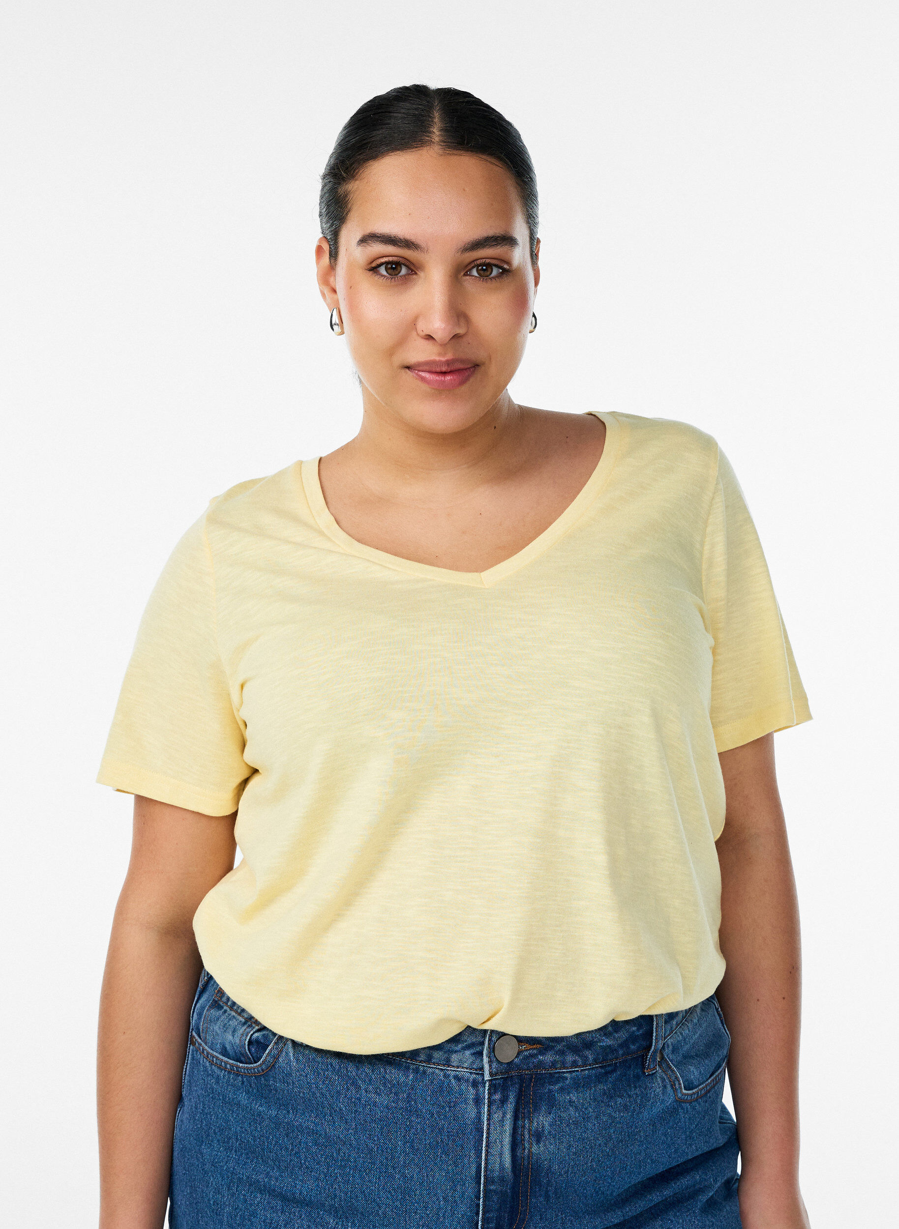 Zizzi Basic t-shirt met korte mouwen en v-hals, Geel, Model image number 0