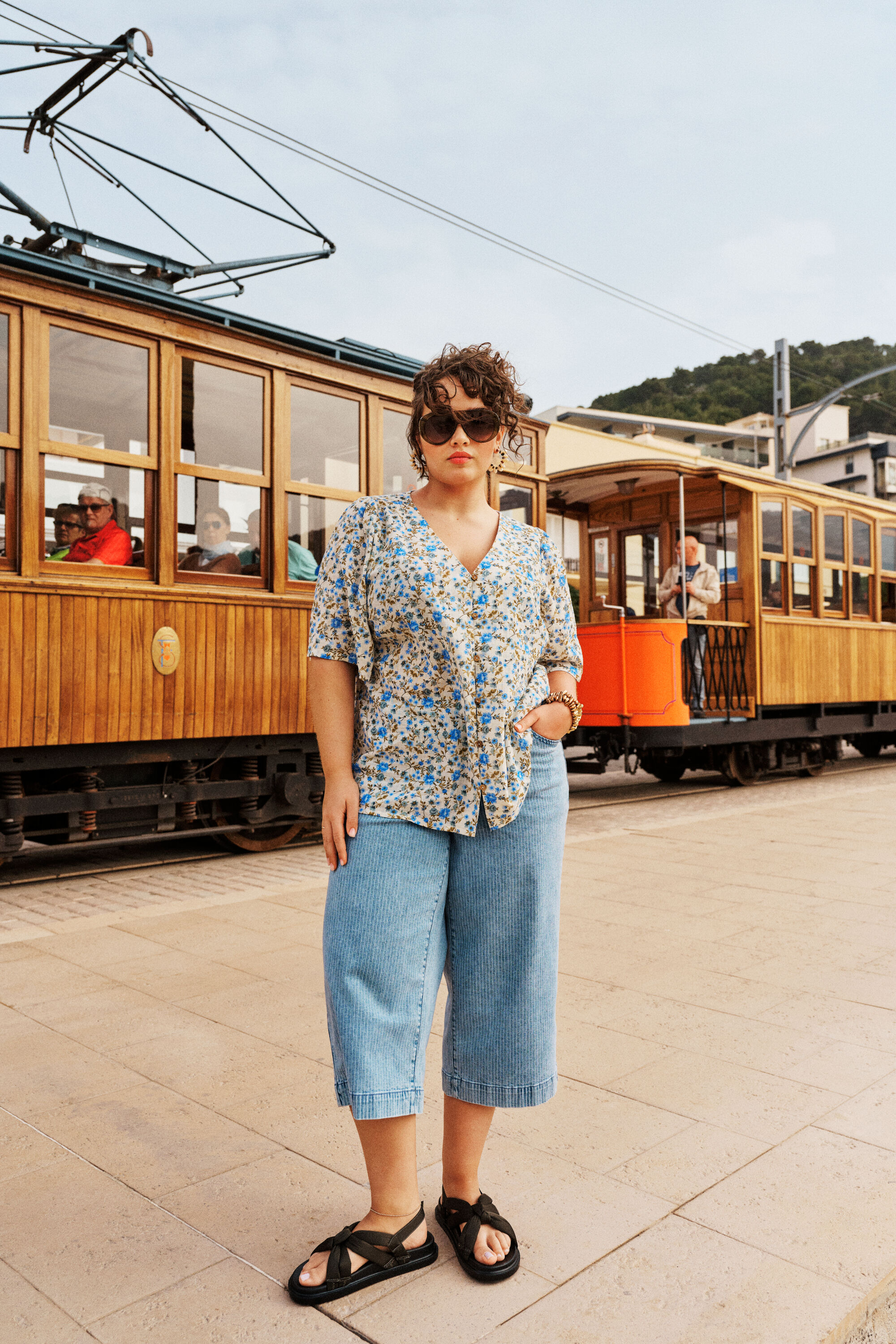 ZizziBloemige zomerstijl in blauwtinten, , Model