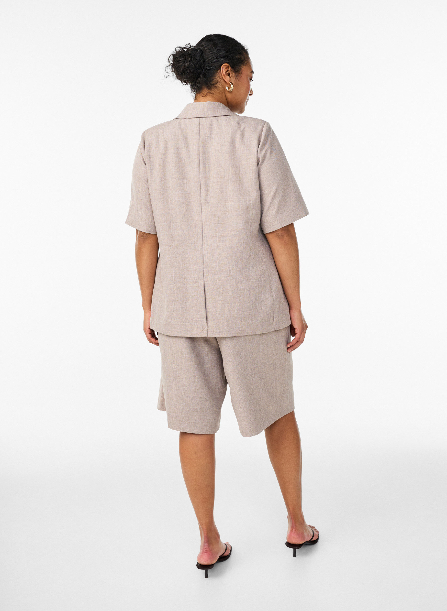 Zizzi Losse Bermuda-shorts met hoge taille, Bruin, Model image number 1