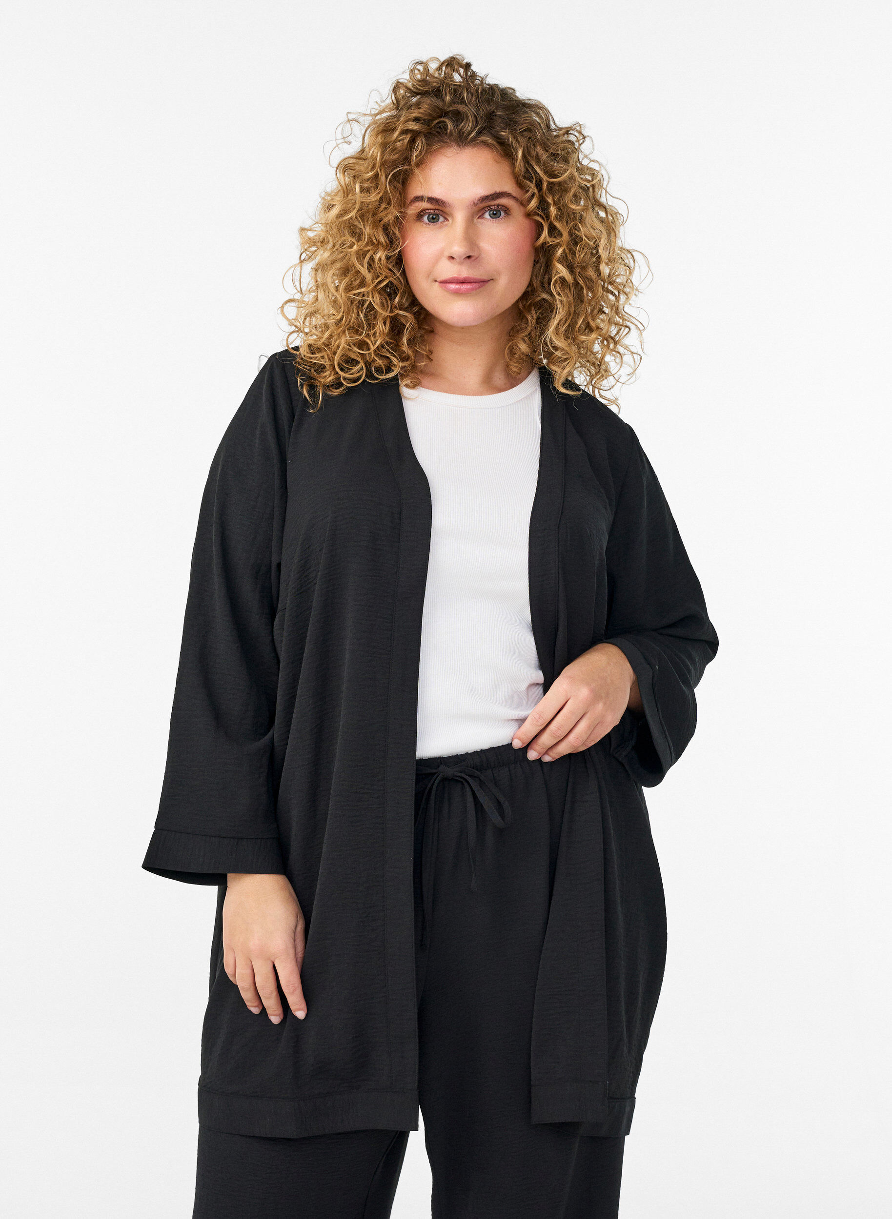 Zizzi Kimono met 7/8 mouwen, Zwart, Model image number 0