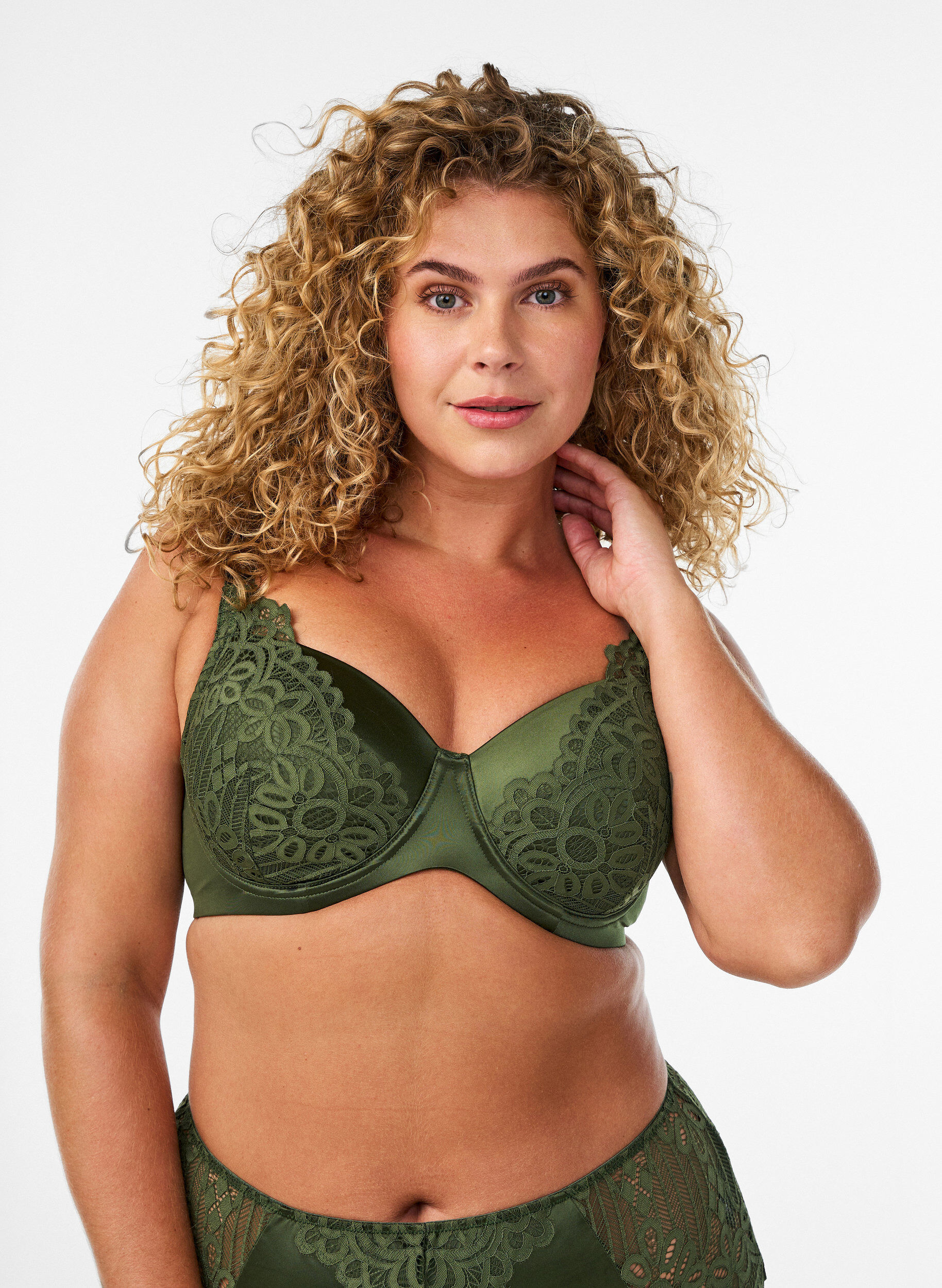 ZizziVoorgevormde beugel-bh met kant, Groen, Model image number 0