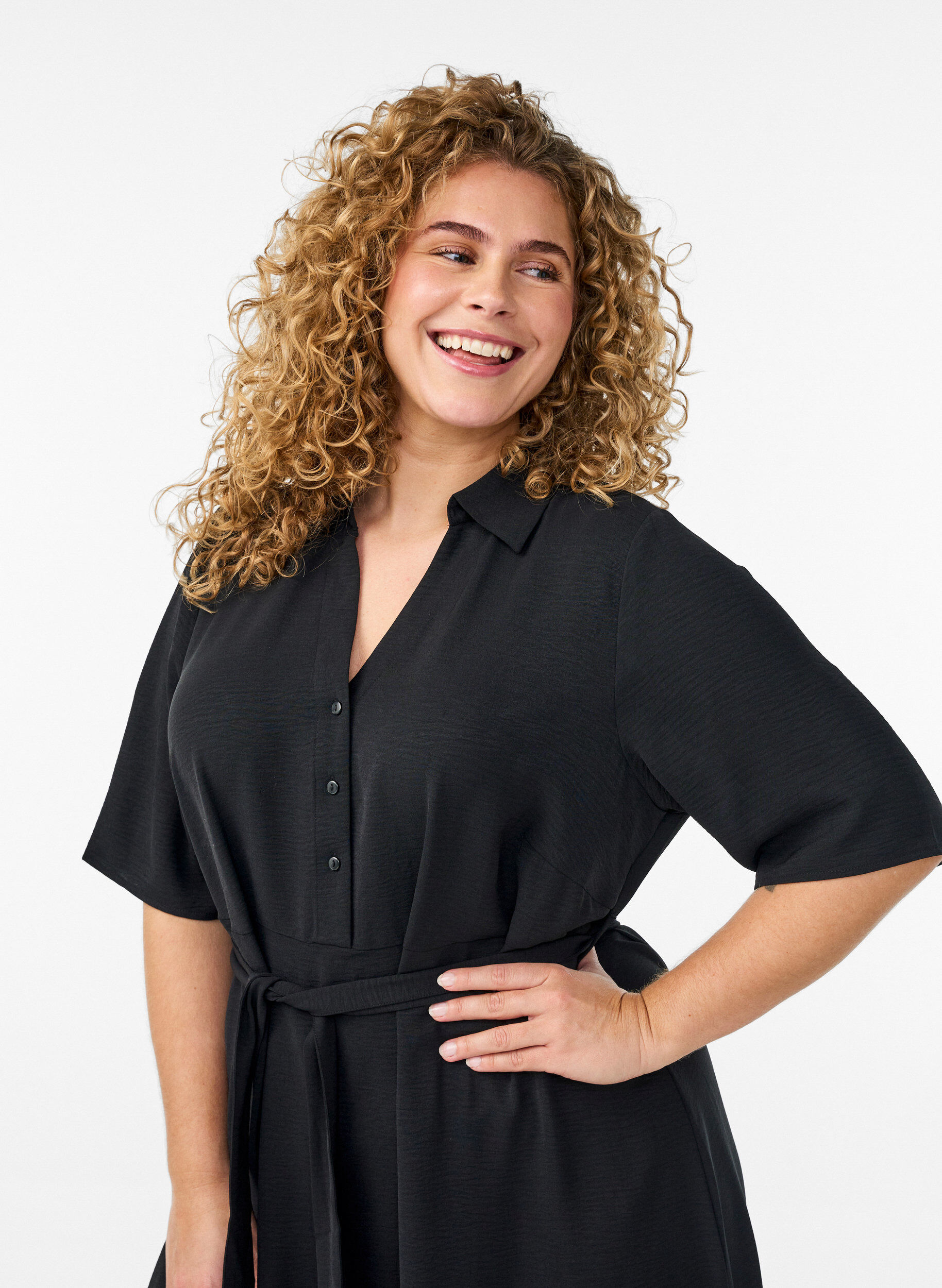 Zizzi Midi overhemdjurk met strikceintuur, Zwart, Model image number 2