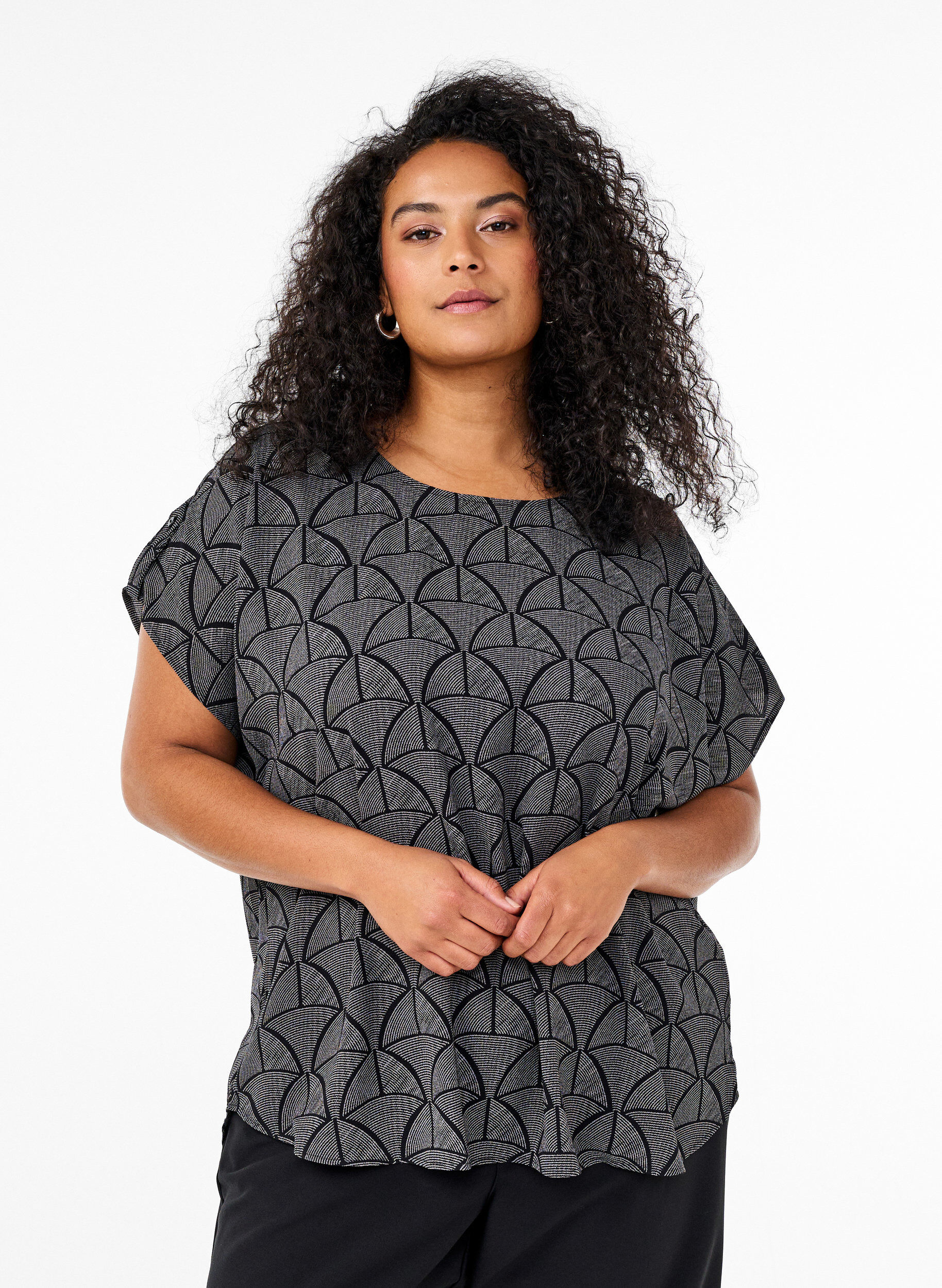 Zizzi Blouse met korte mouwen en print, Black Grey Graphic , Model image number 0