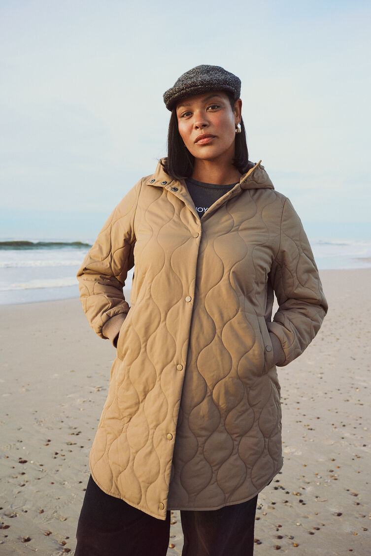 Gewatteerde jas met details, , Model