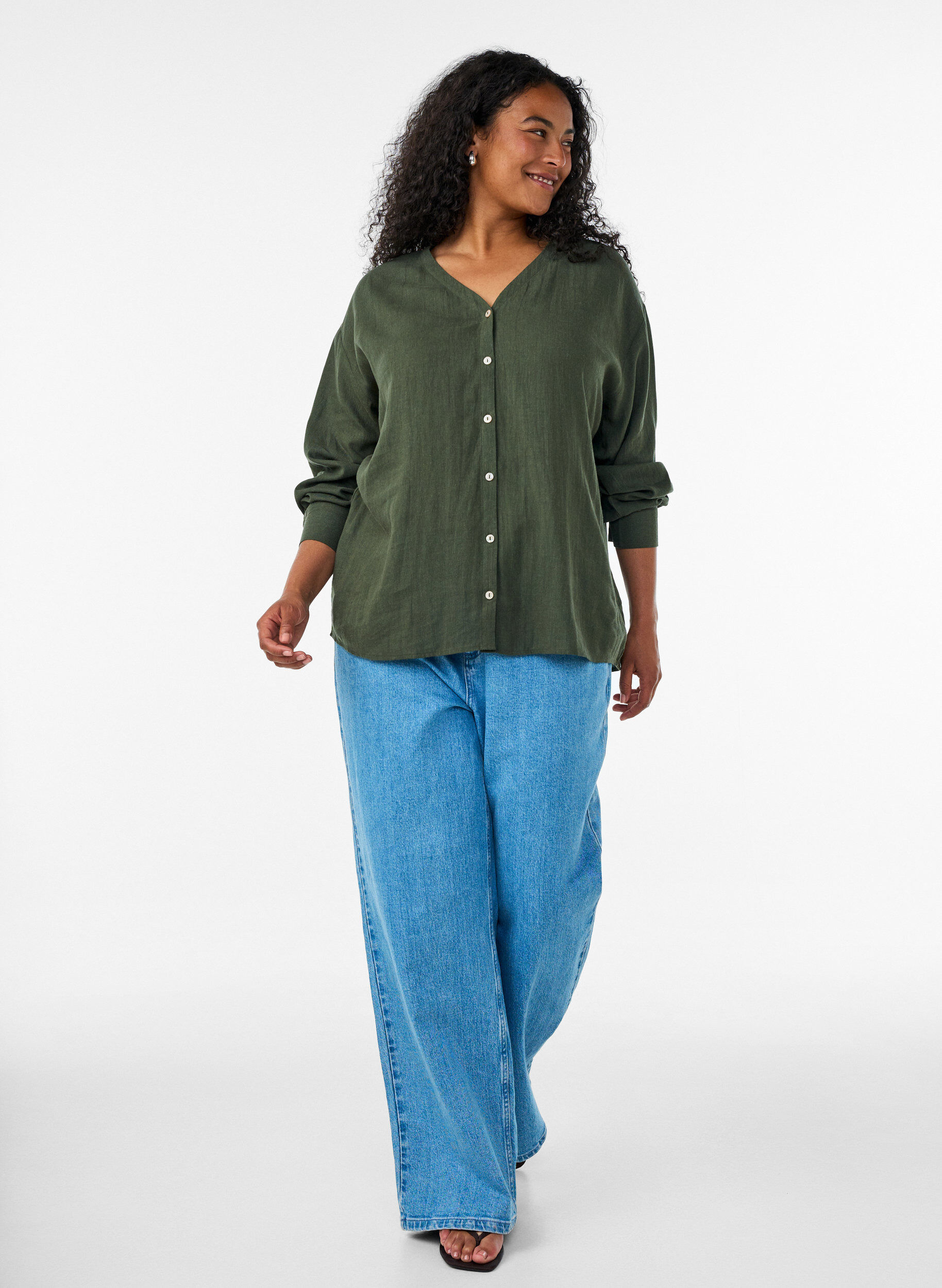 ZizziBlouse in linnen en viscose met V-hals, Groen, Model image number 1