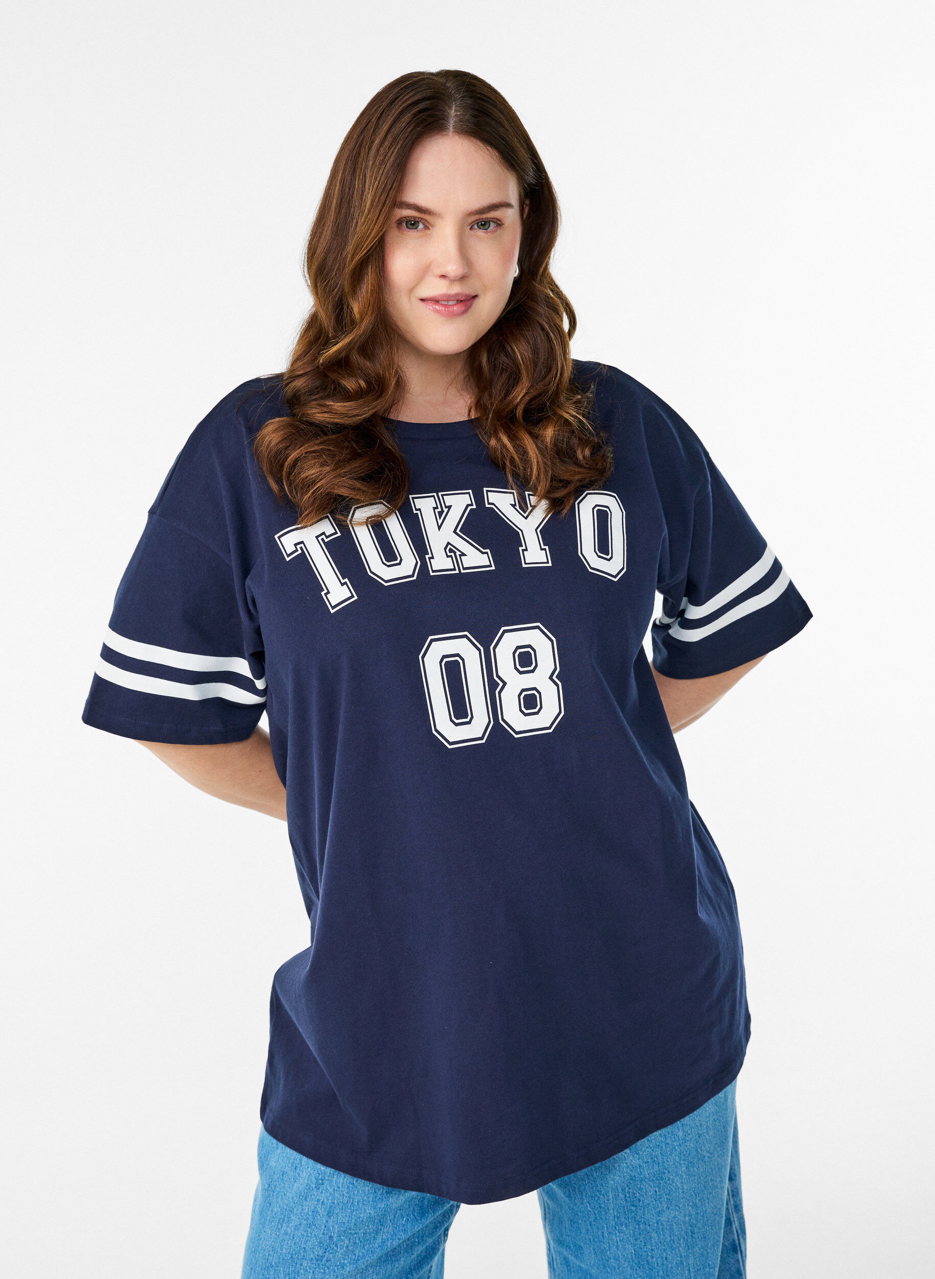 Zizzi Sportief oversized college T-shirt, Blauw, Model image number 0
