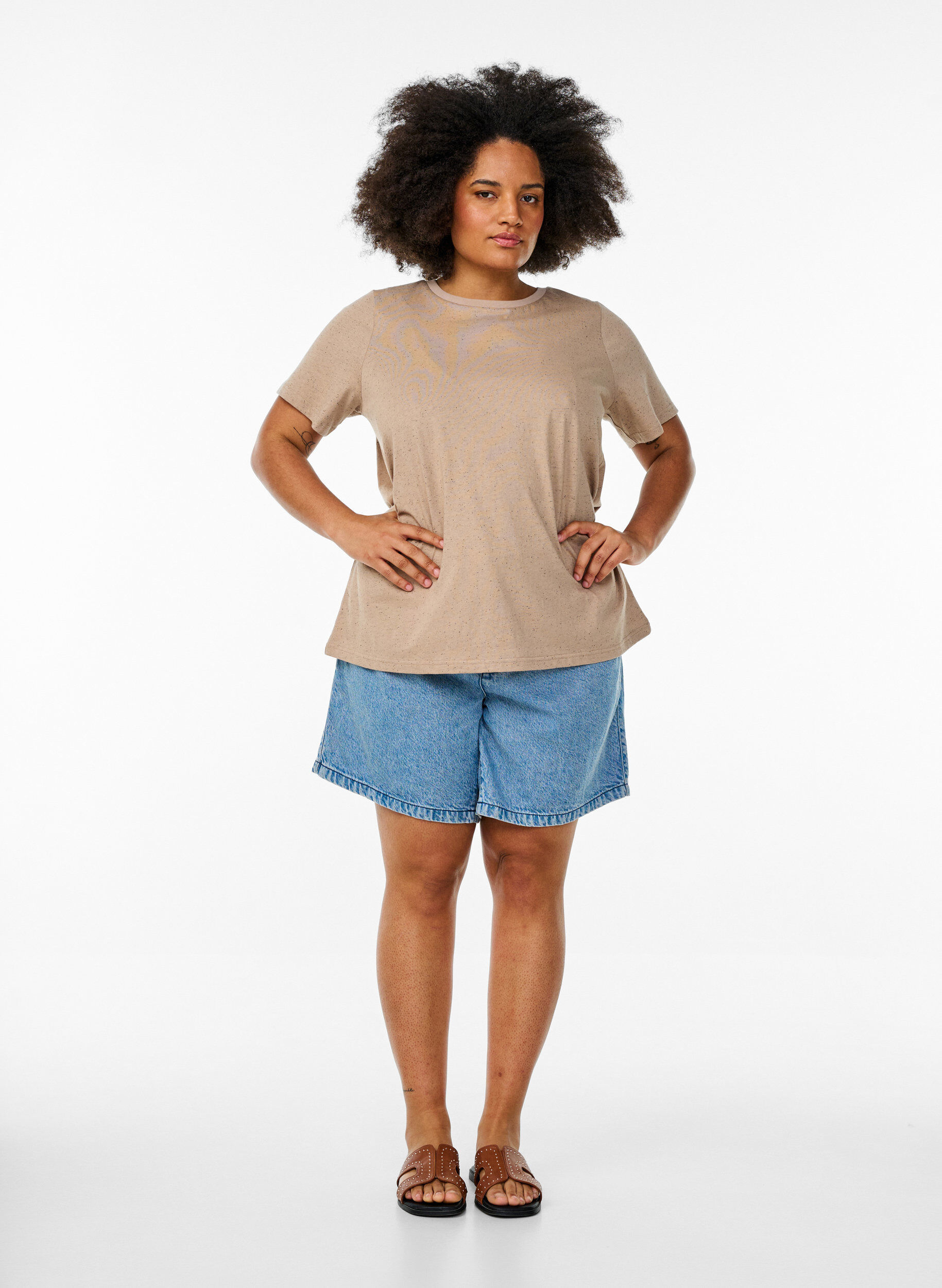 Zizzi Katoenen T-shirt met ronde hals, Beige, Model image number 1