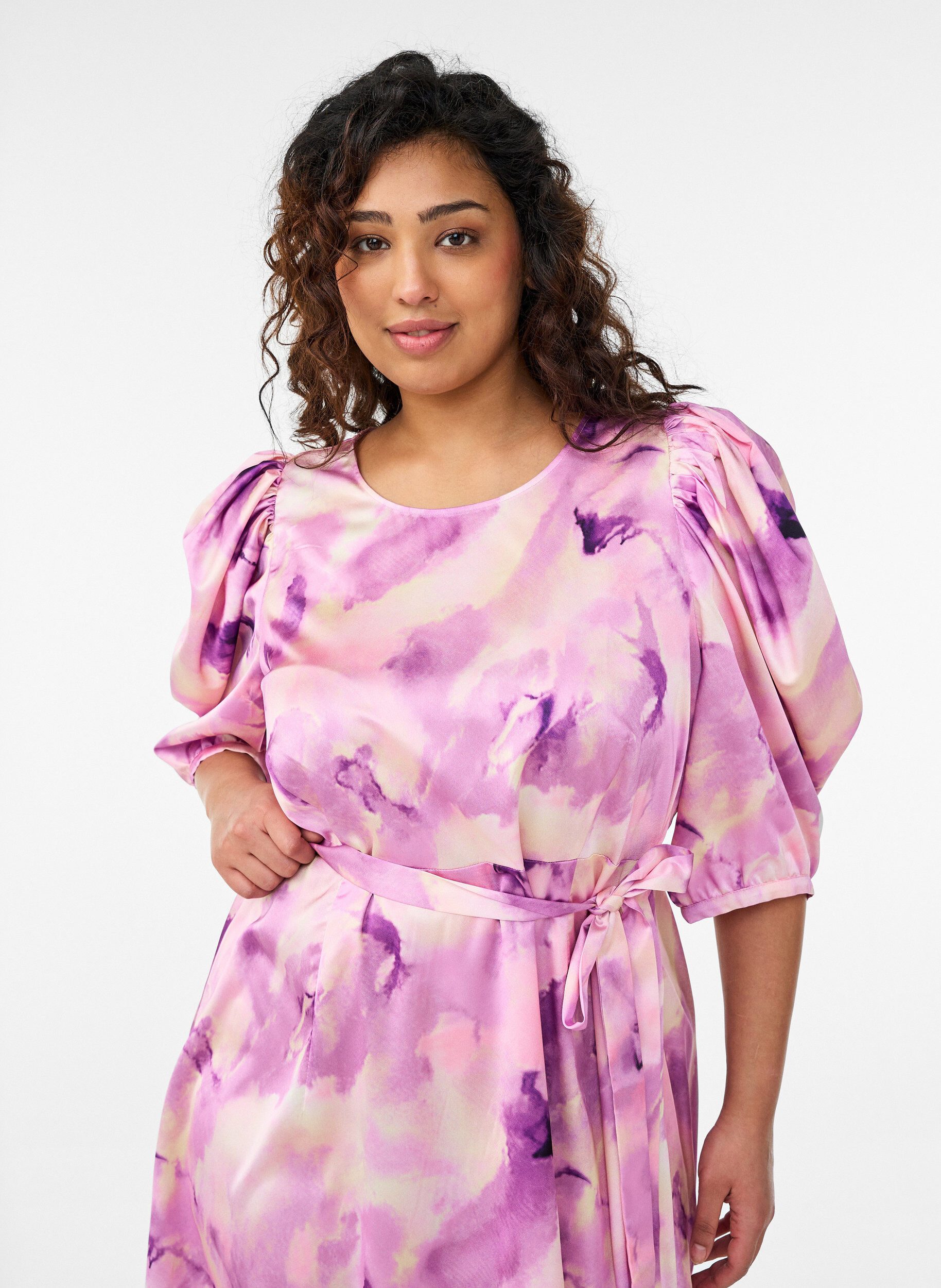 Zizzi Feestjurk met korte mouwen en strikceintuur, Paars, Model image number 2