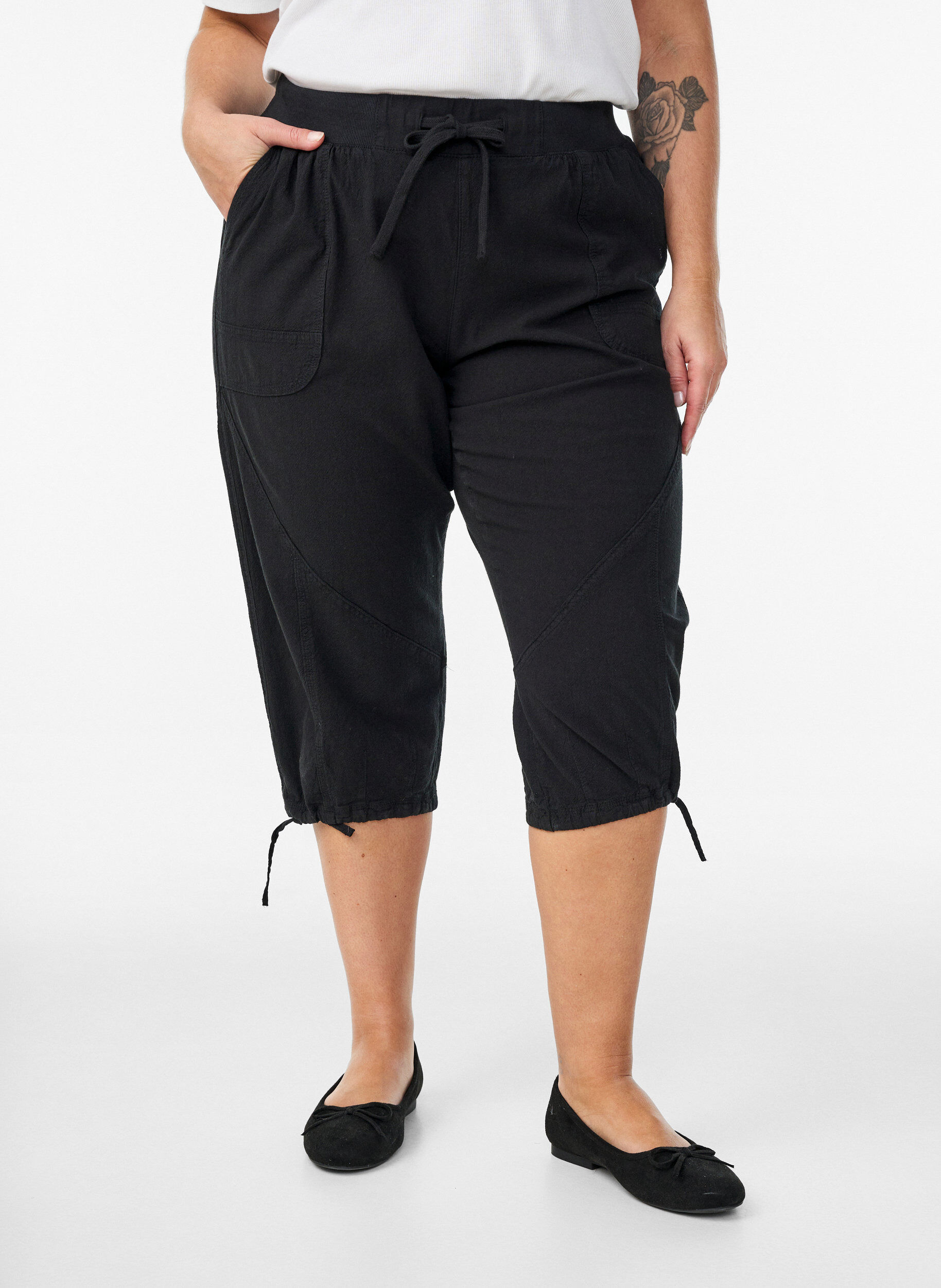 Zizzi Katoenen Capri-broek, Zwart, Model image number 2