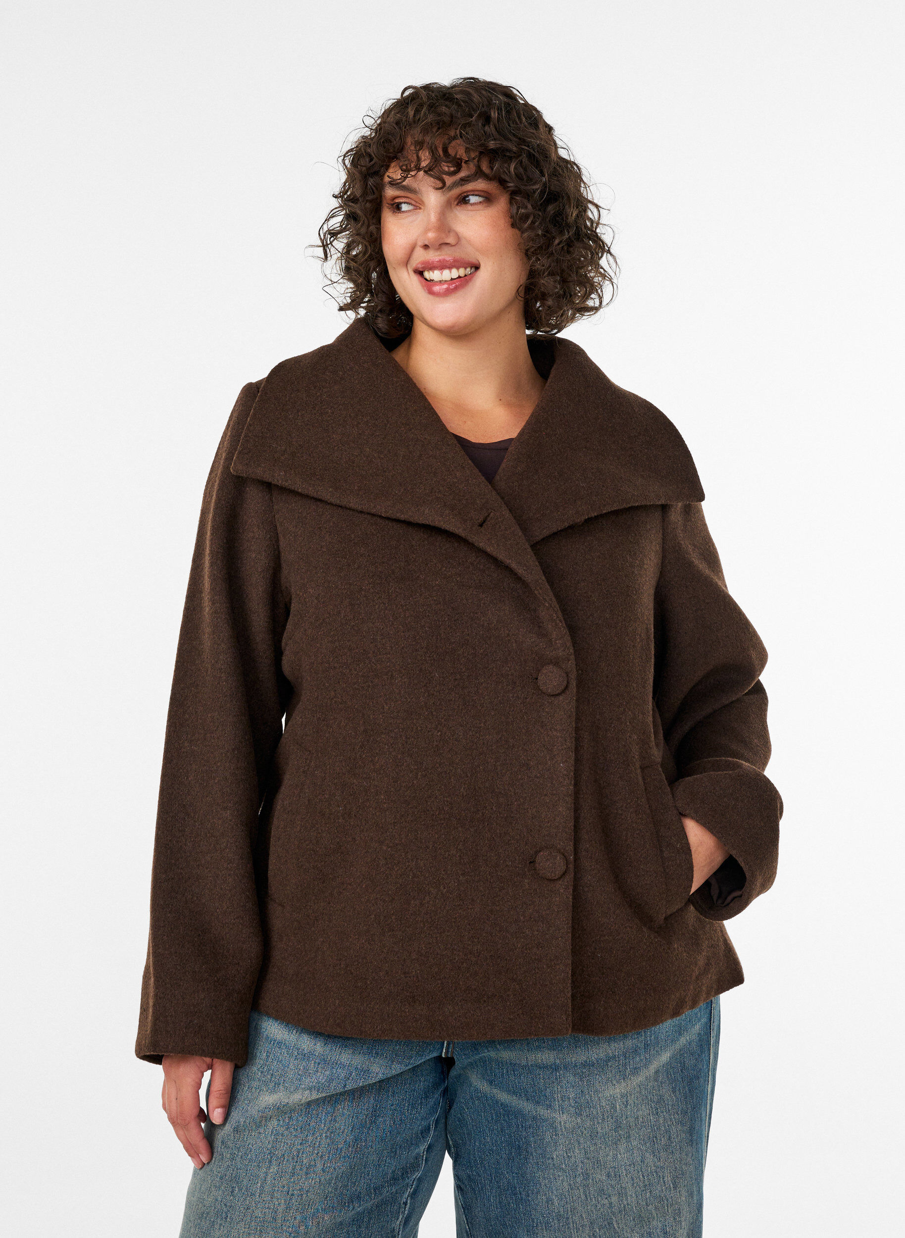 ZizziKorte jas met asymmetrische knoopsluiting, Bruin, Model image number 0