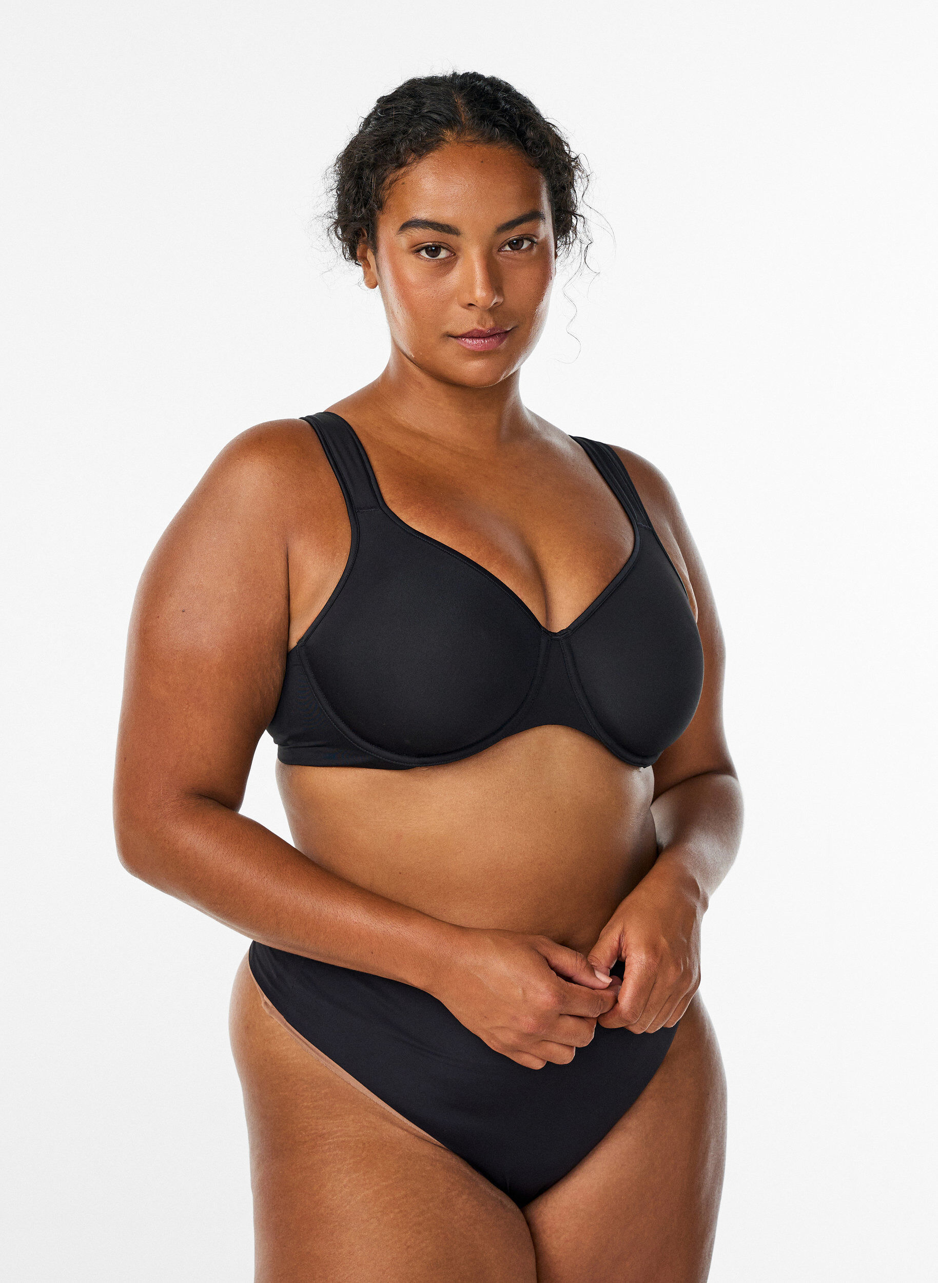 Zizzi Minimizer-bh met gewatteerde bandjes, Zwart, Model image number 1