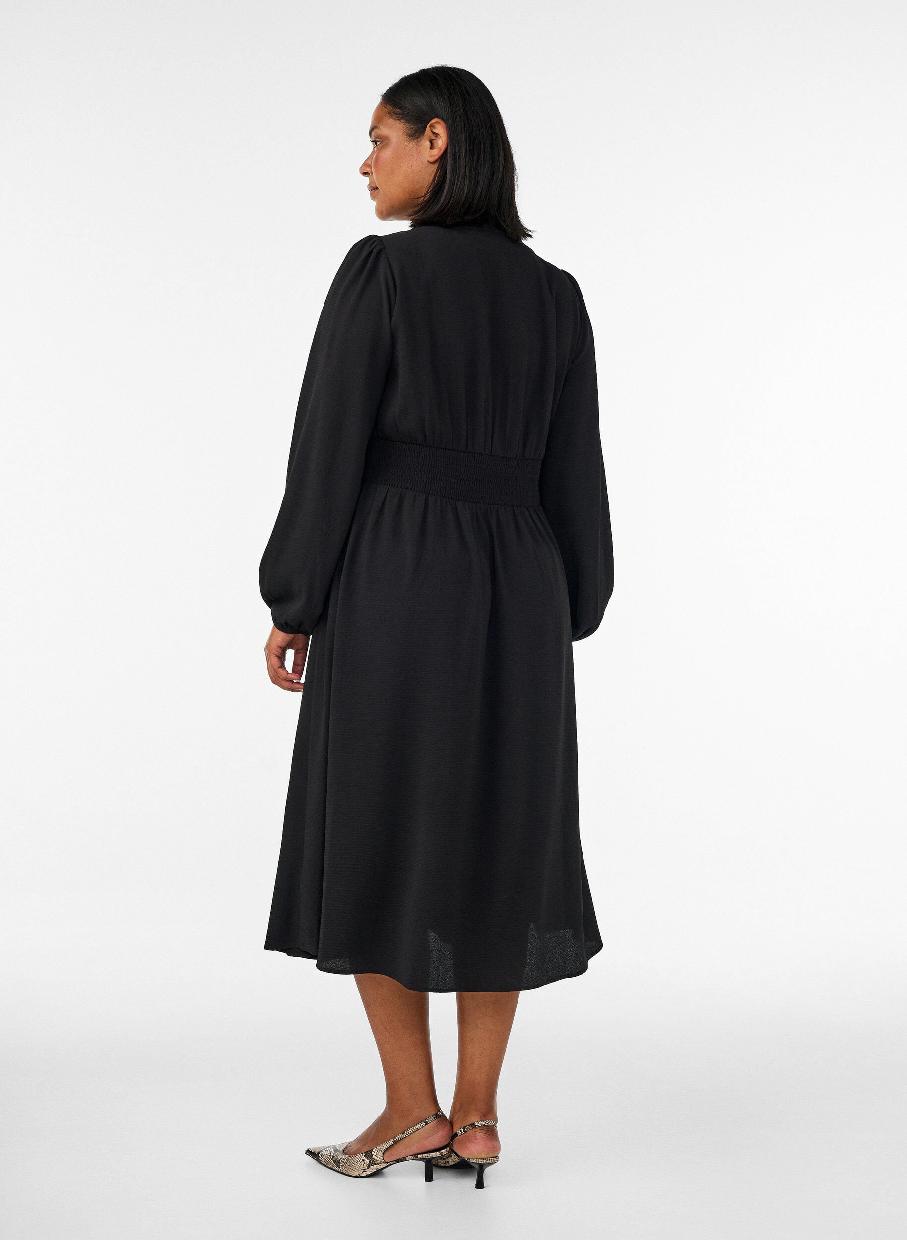 ZizziMidi-jurk met smock en decoratieve knopen, Zwart, Model image number 1
