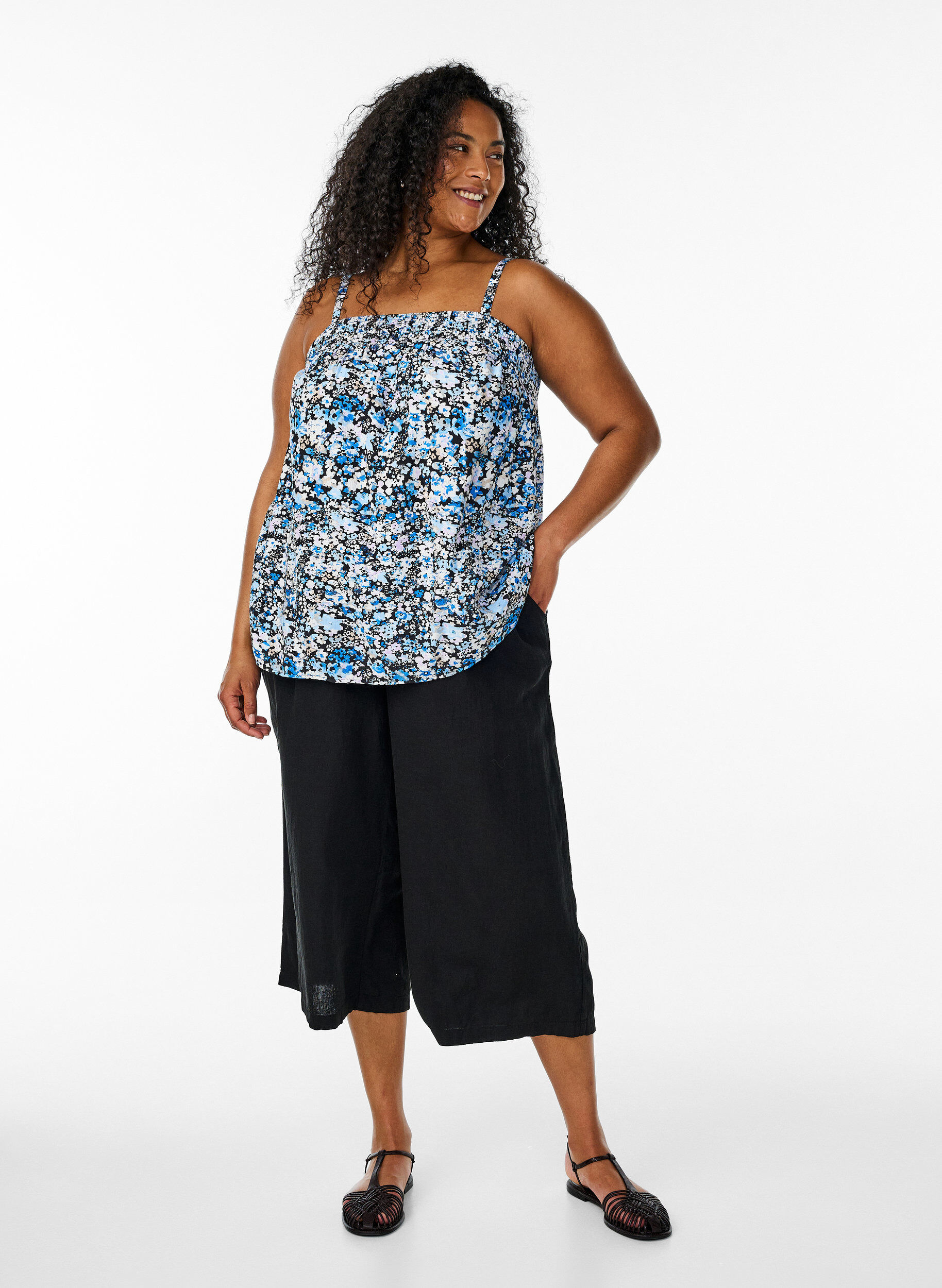 Zizzi Viscose top met smalle bandjes, Zwart, Model image number 1