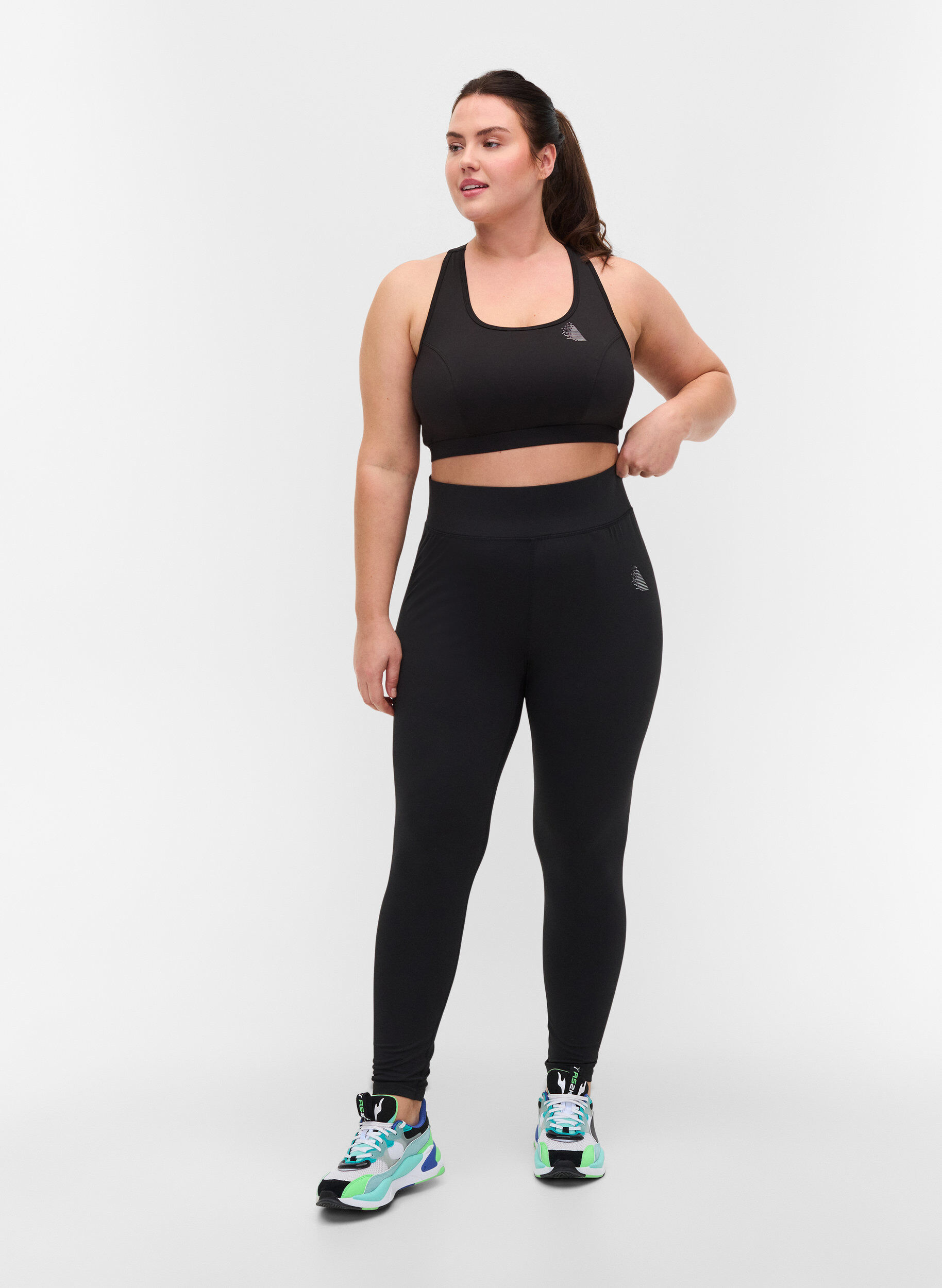 Zizzi Sporttop met effen kleur en gekruiste rug, Black, Model image number 3