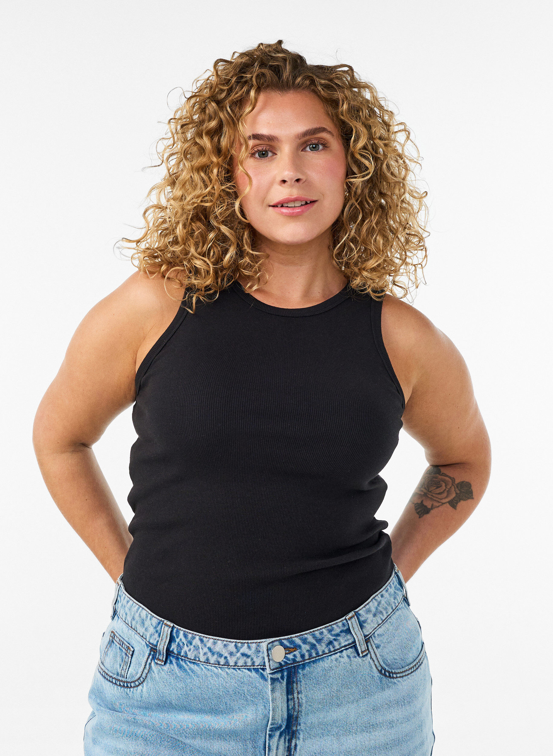 Katoenen ribtop met hoge hals, Zwart, Model