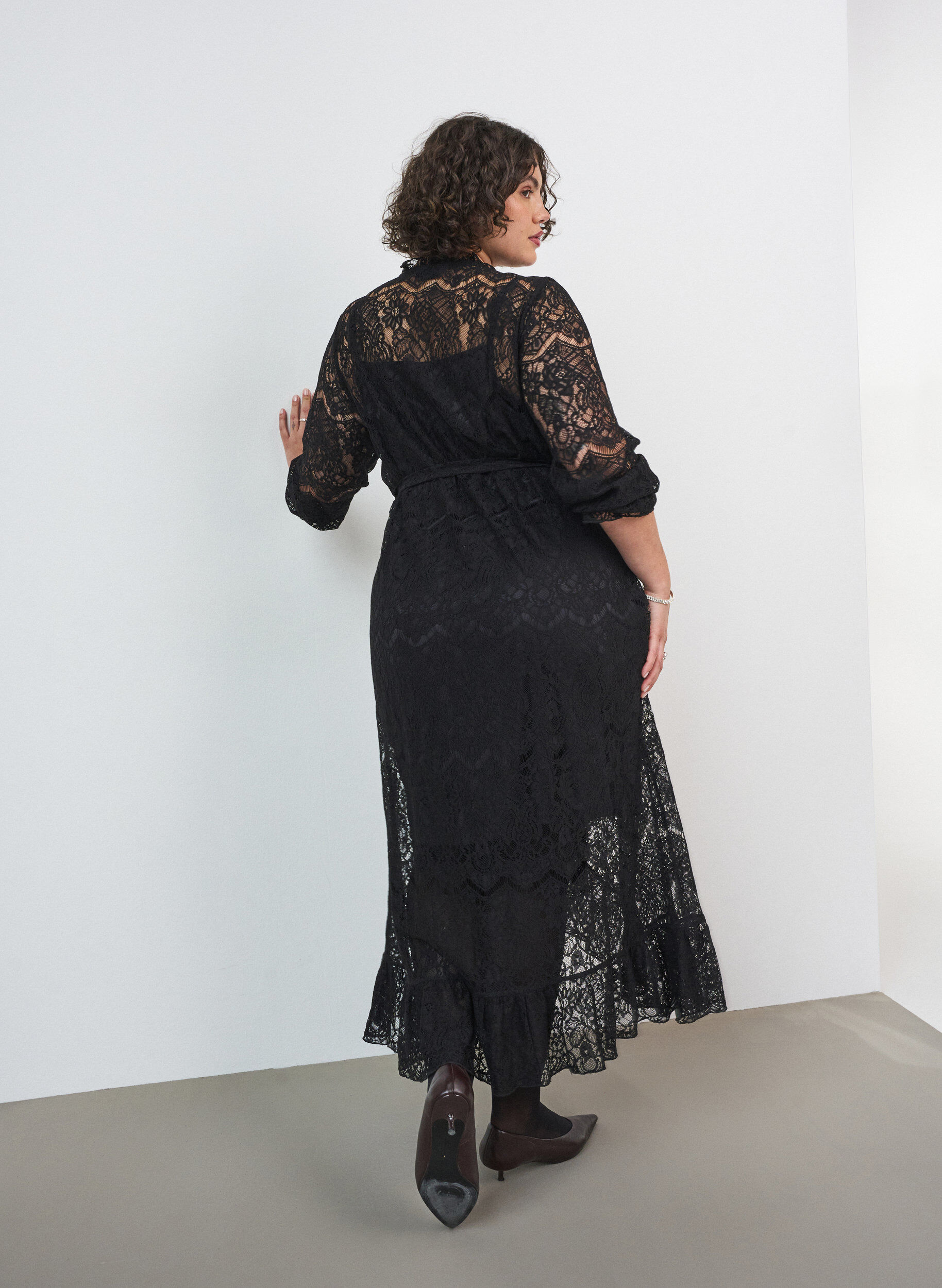 ZizziKanten jurk met wikkelrok en ruches, Zwart, Model image number 1